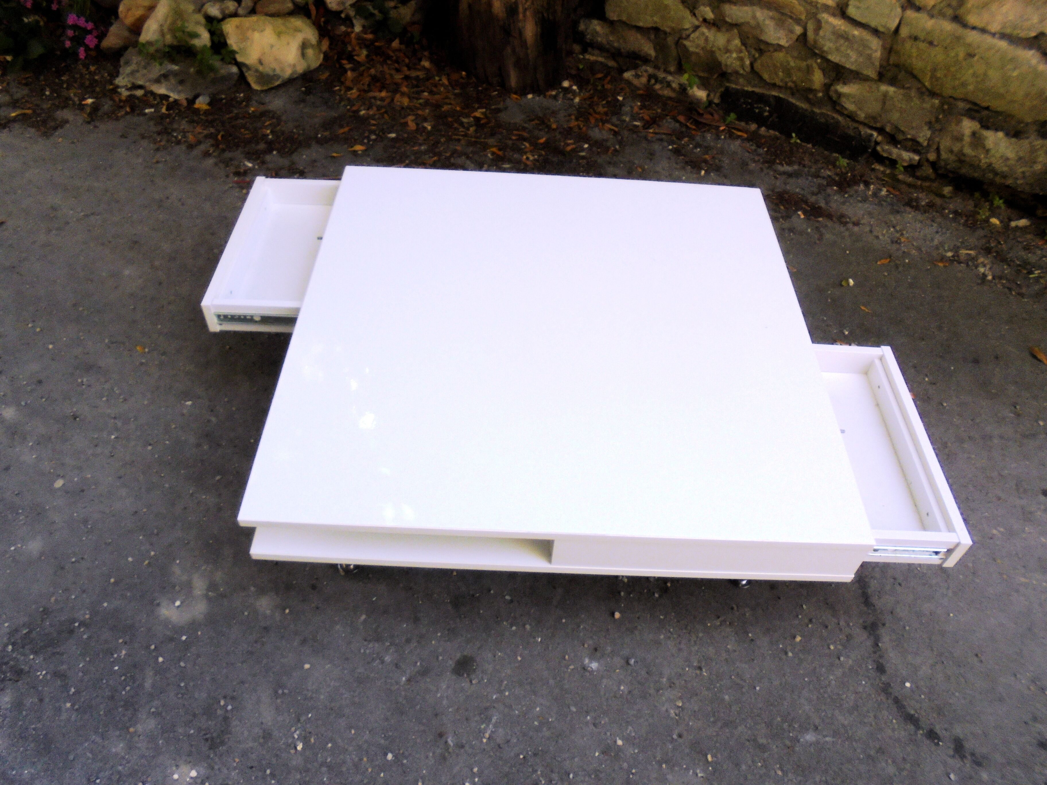 Drawer coffee table