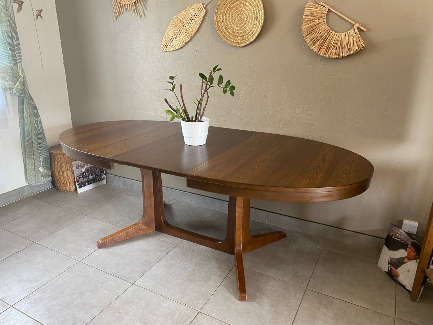 Vintage oval Baumann table