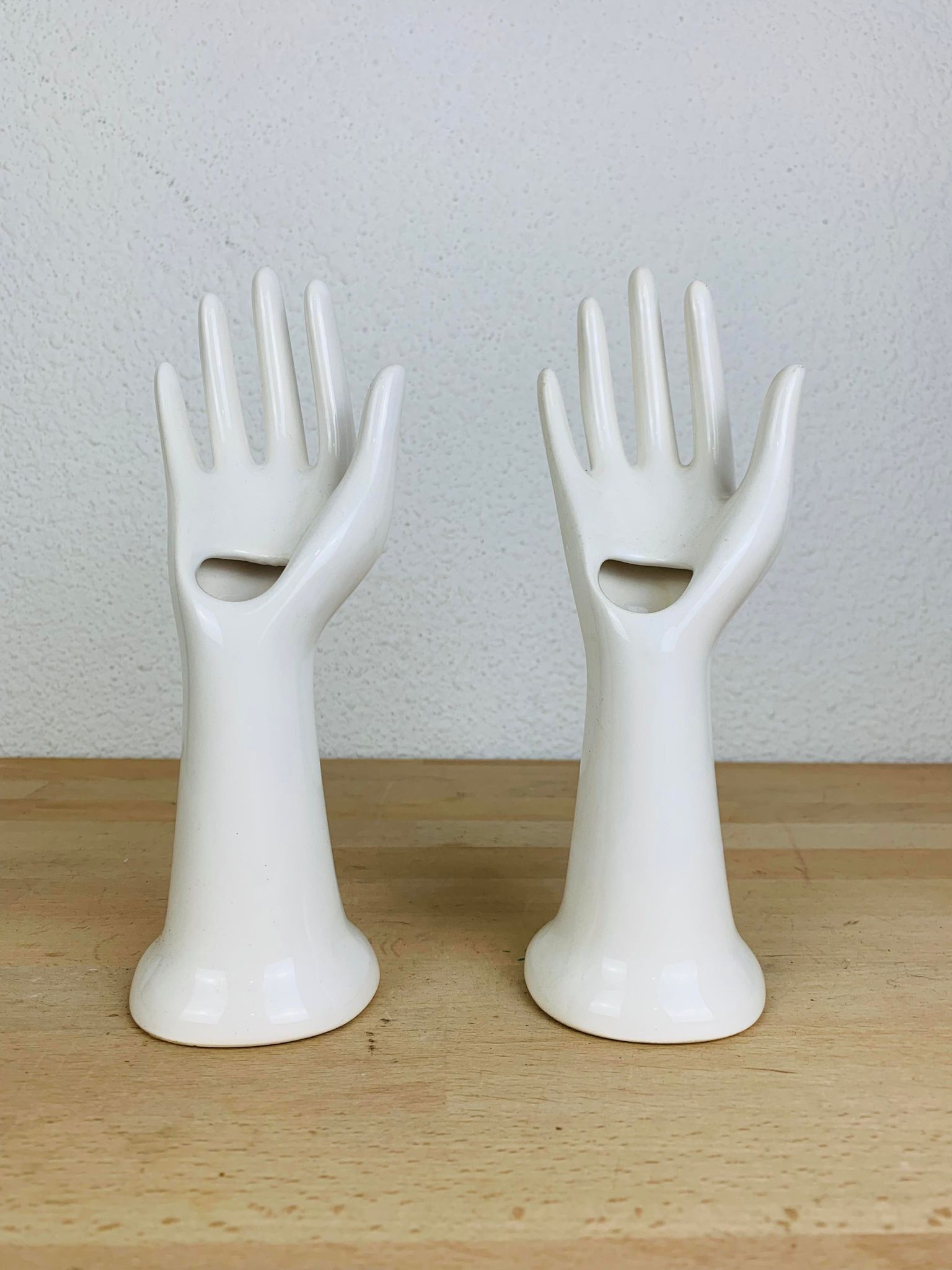 Pair of hands white ceramic soliflore