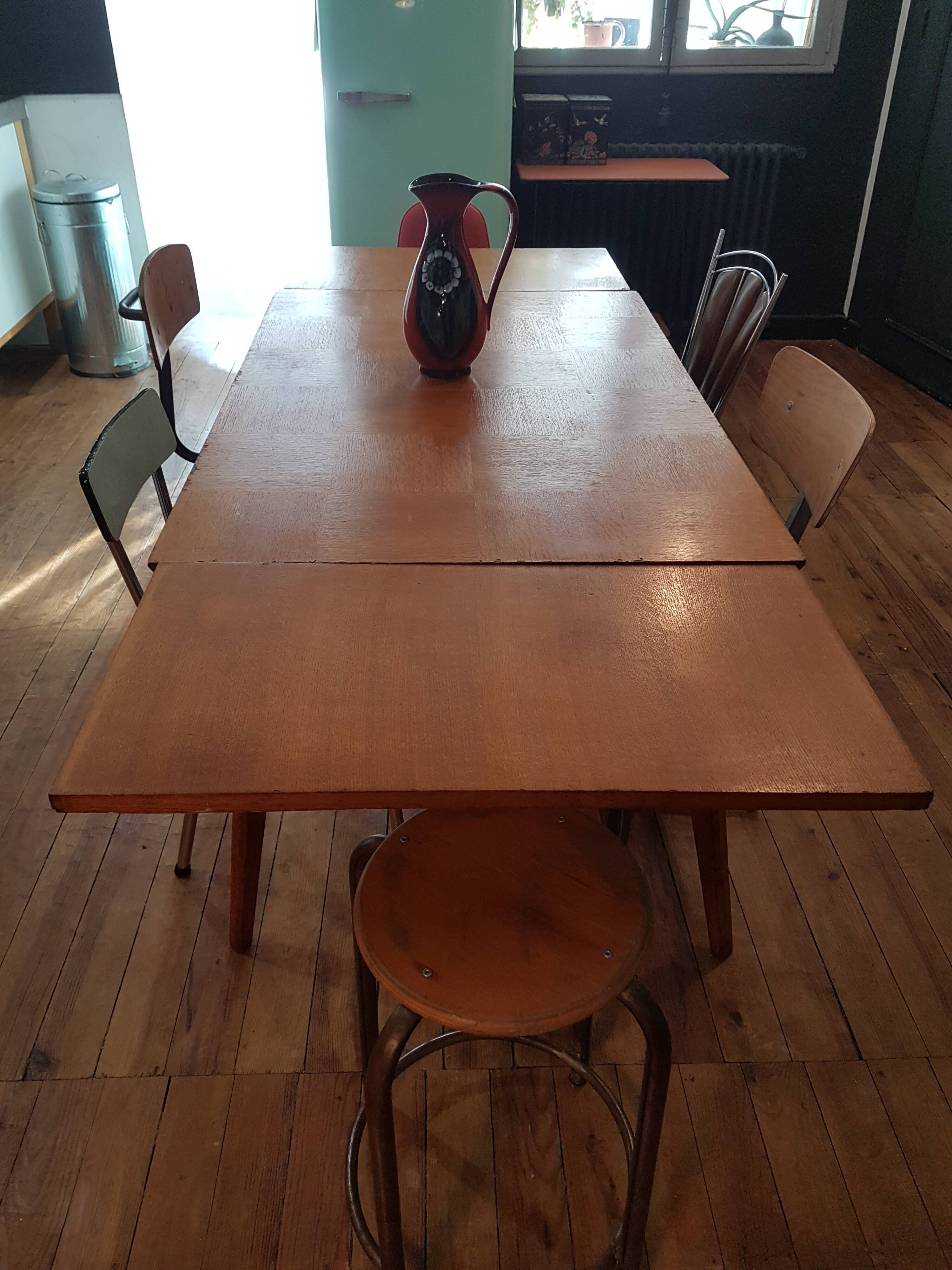 Scandinavian extension table