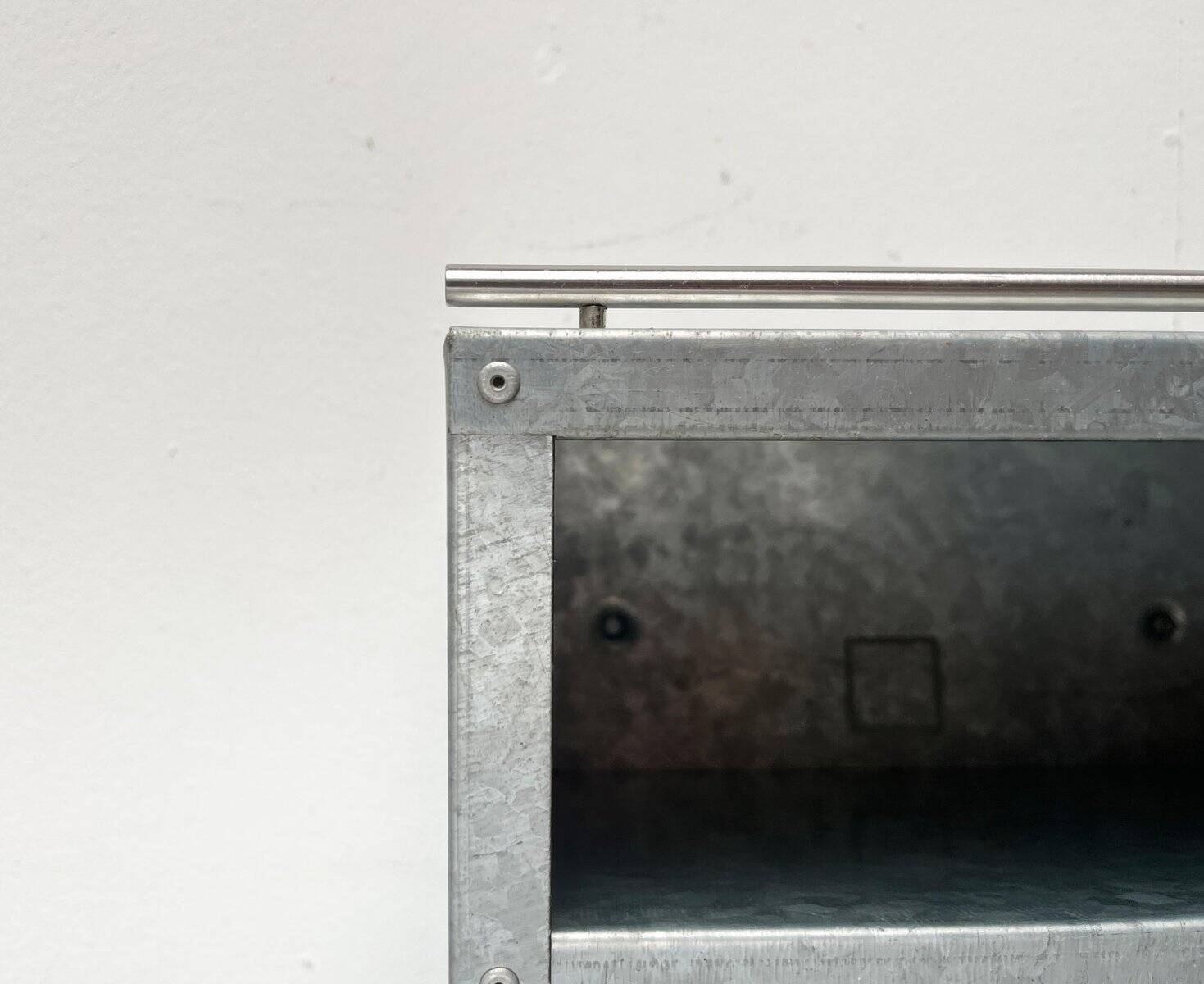 Étagère murale en métal postmoderne allemande de Radius Design, années 1980