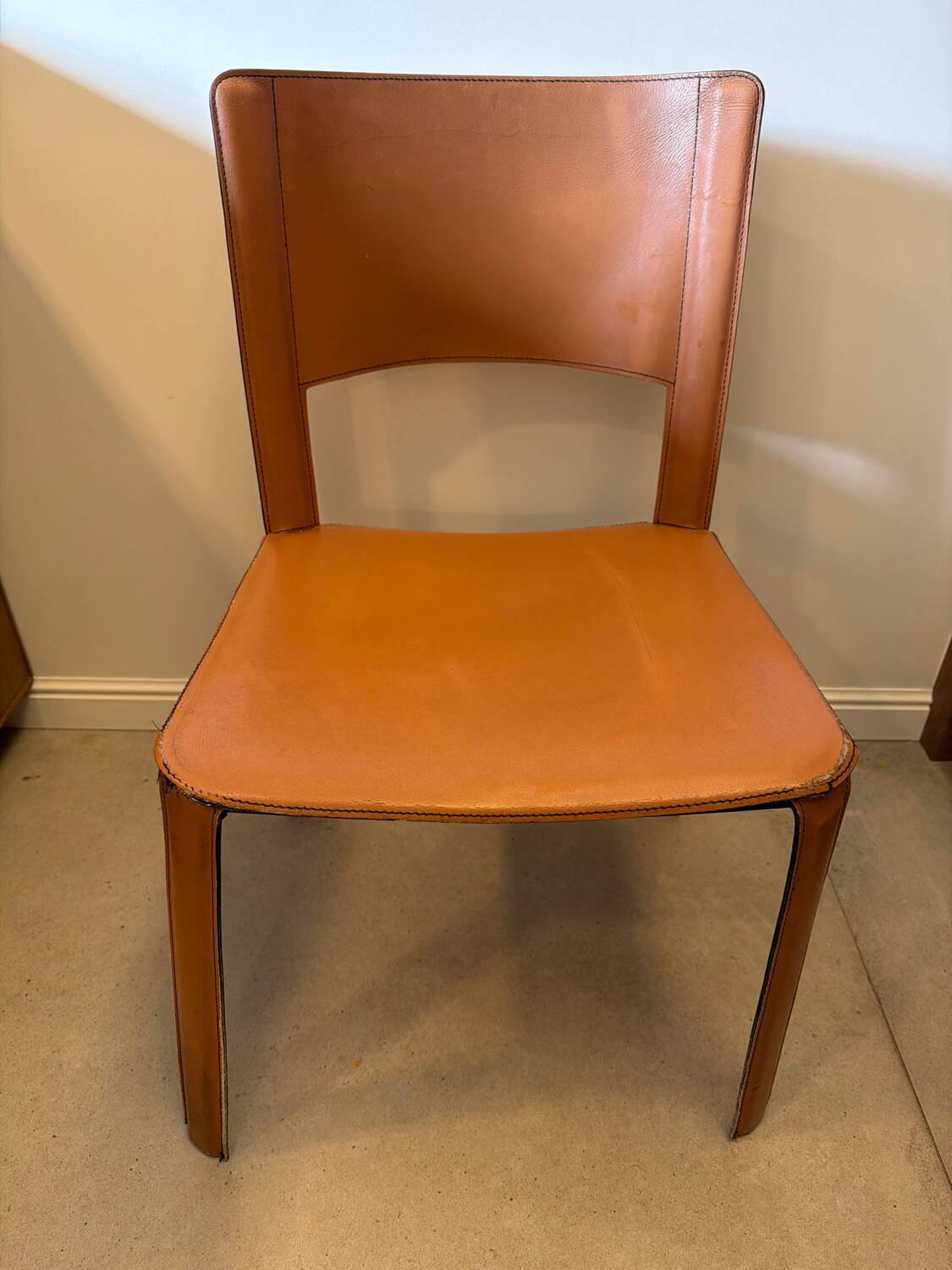 4 chaises en cuir CIDUE, vers 1980