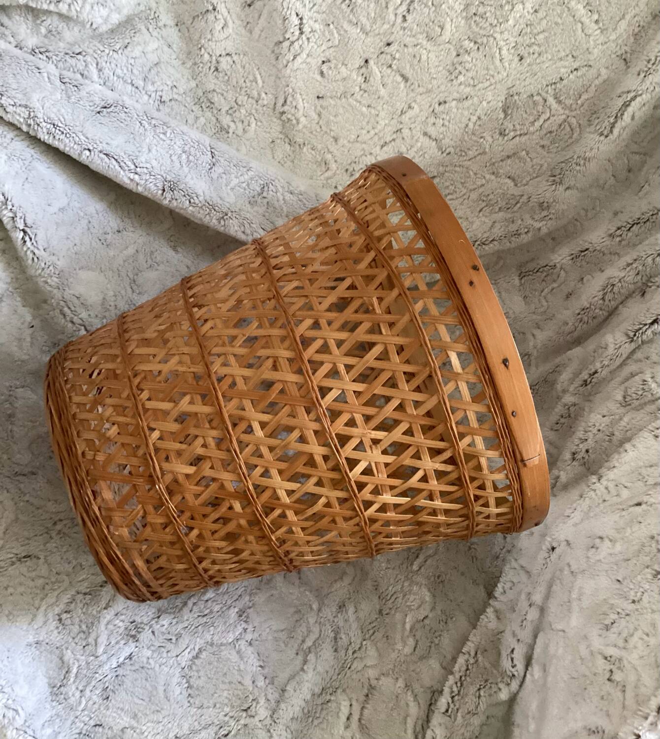 Flat rattan basket