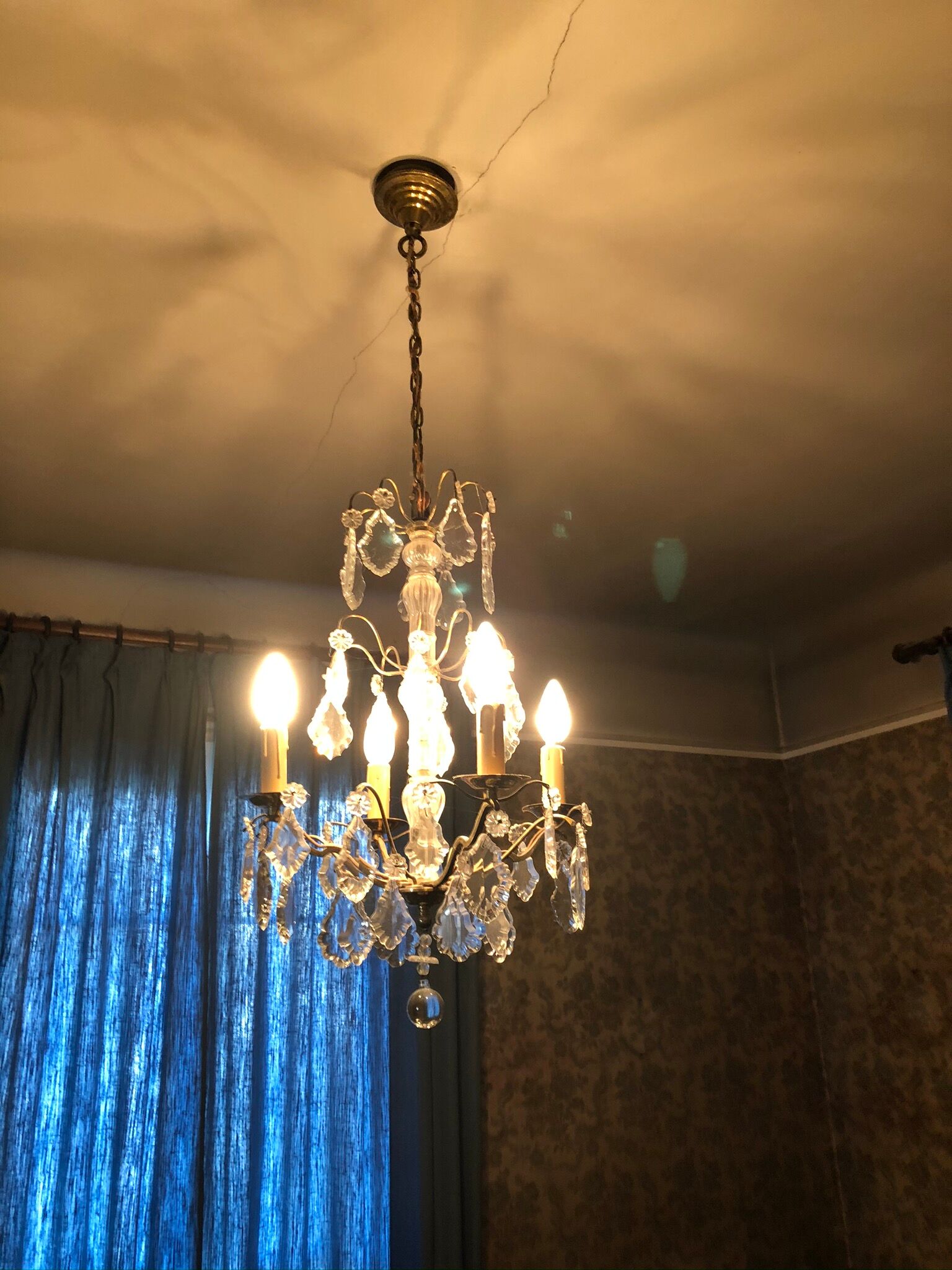 4-light chandelier