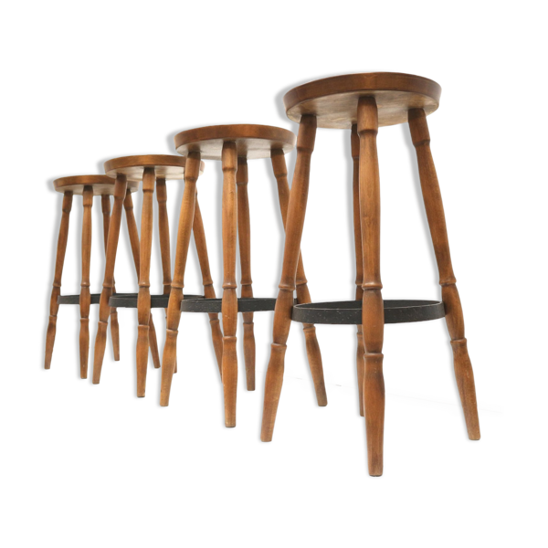 Ensemble de quatre tabourets de bar fabriqués dans les années 1970