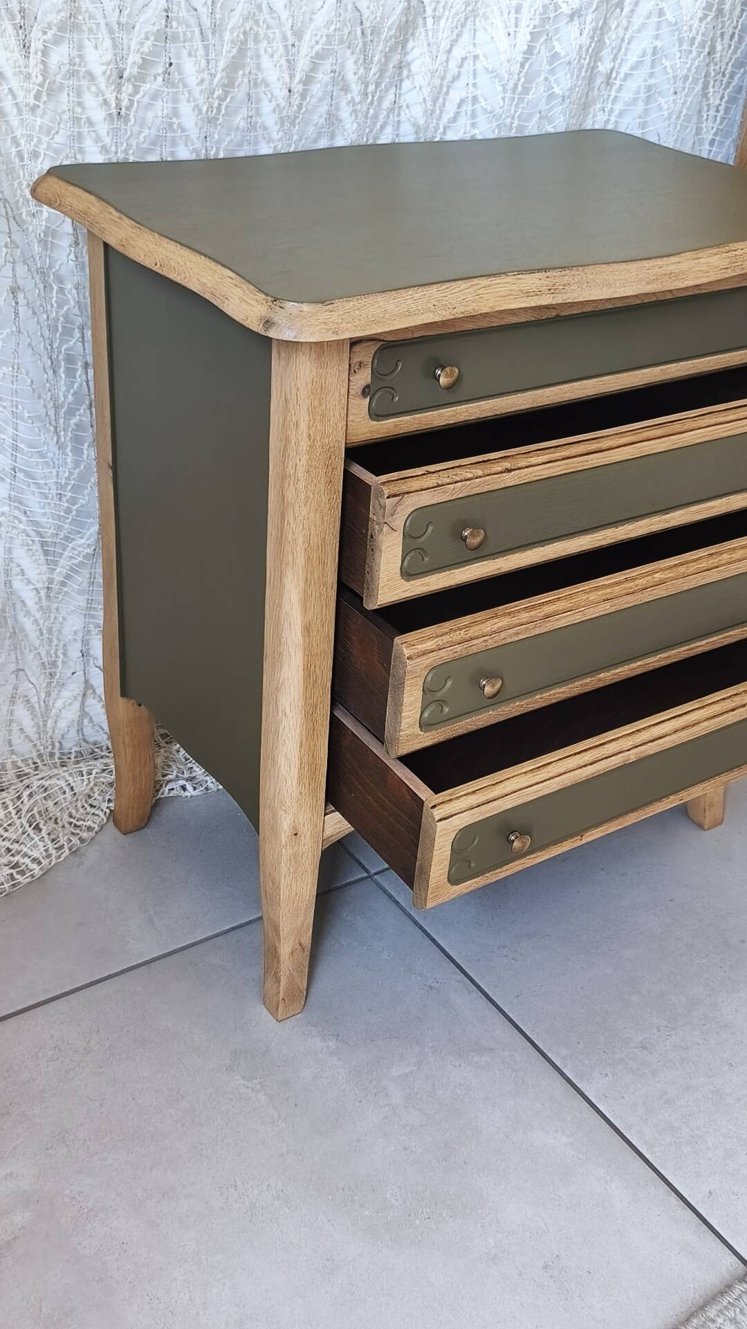Small chest of drawers/nightstand