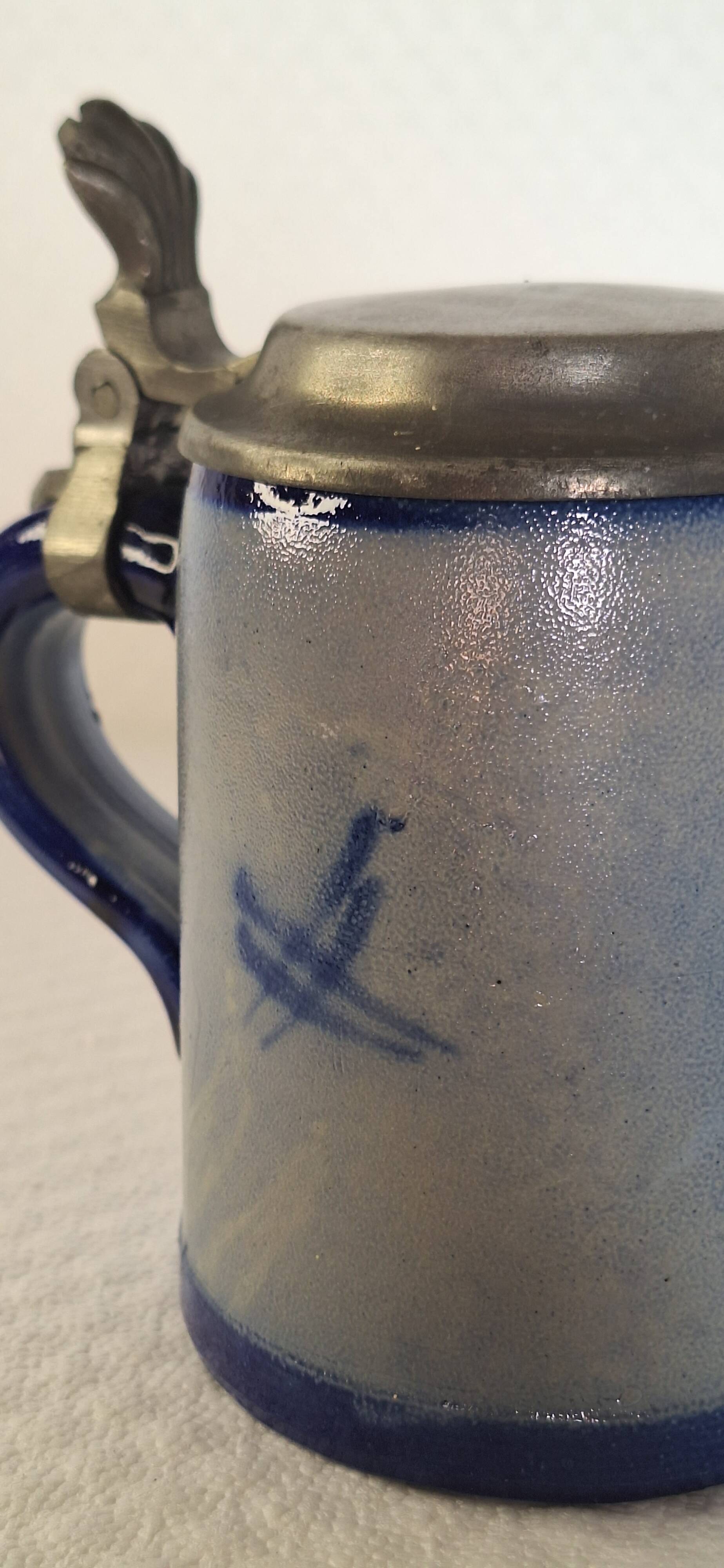 Beer mug with pure pewter lid