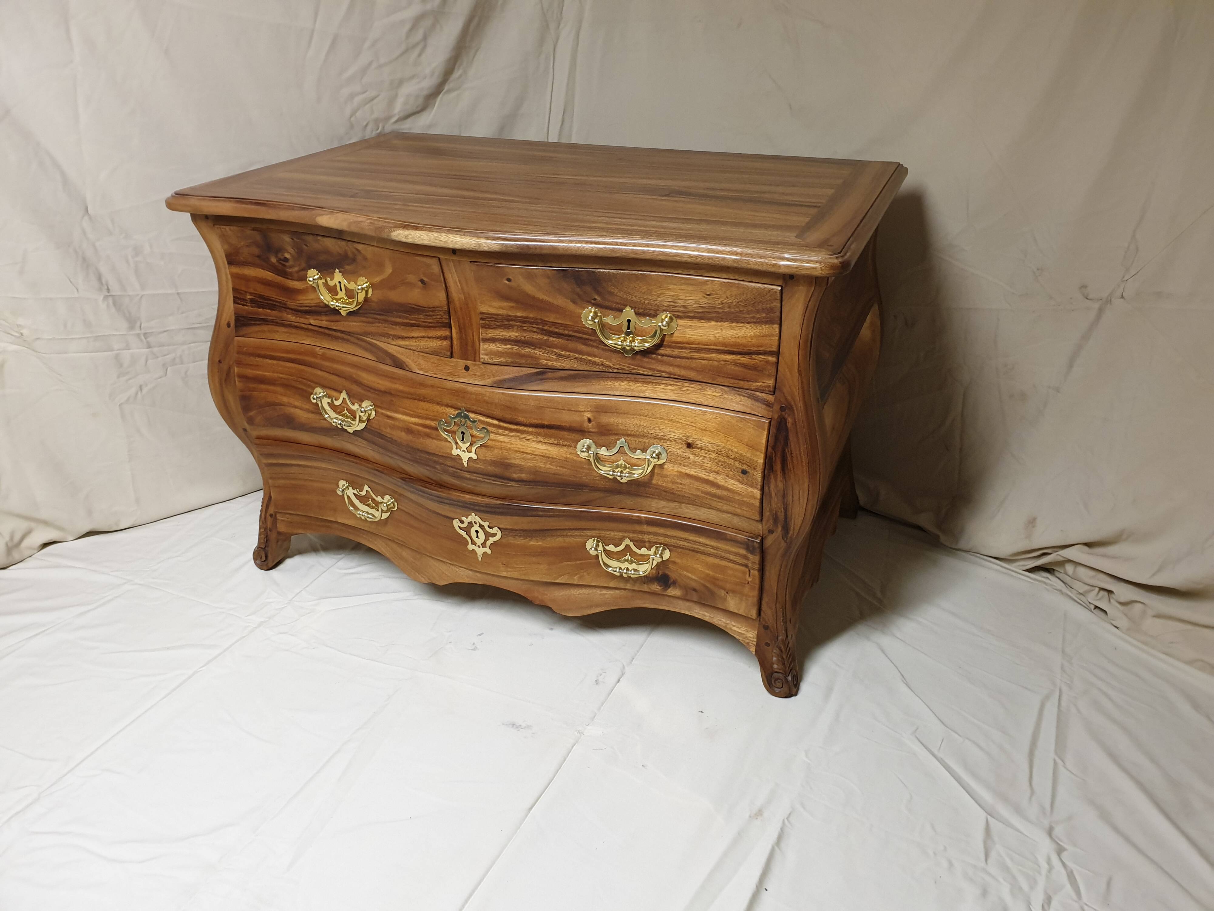 Louis XV Curved Malouine Chest of Drawers