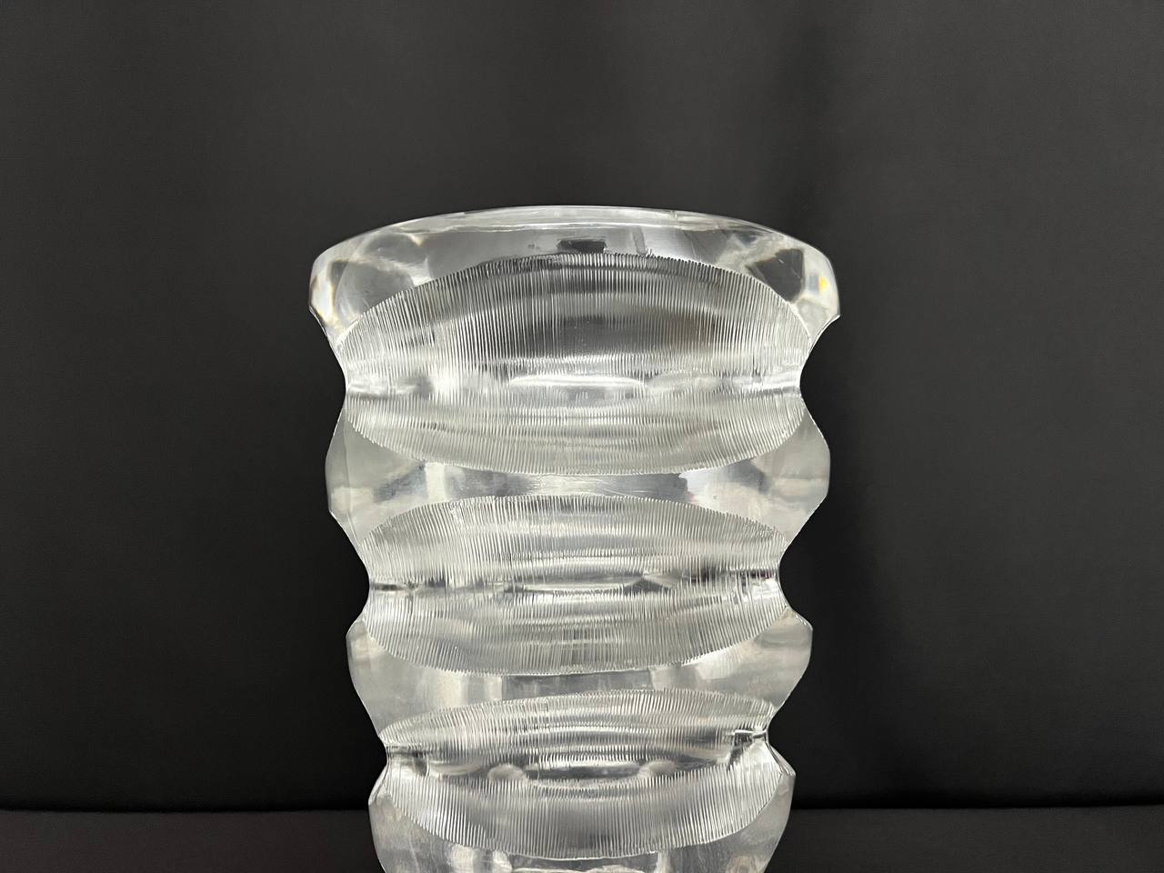 Lalique vase “Mortefontaine” in crystal, signed Lalique France – large