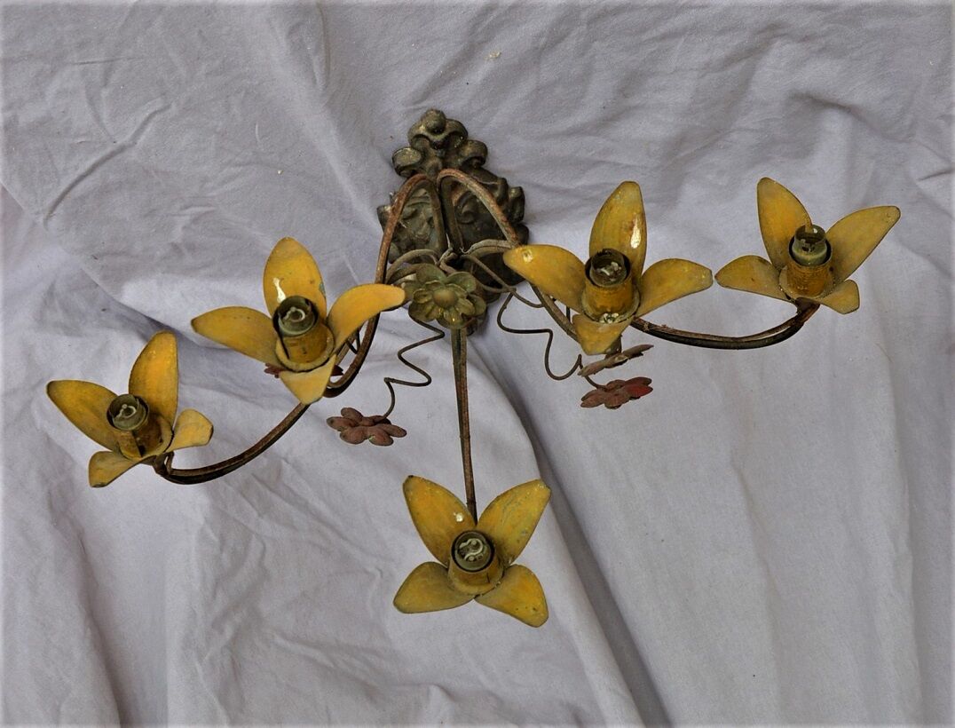 Wrought iron wall applique