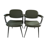 Paire de fauteuils en métal et skaï vert kaki des années 60