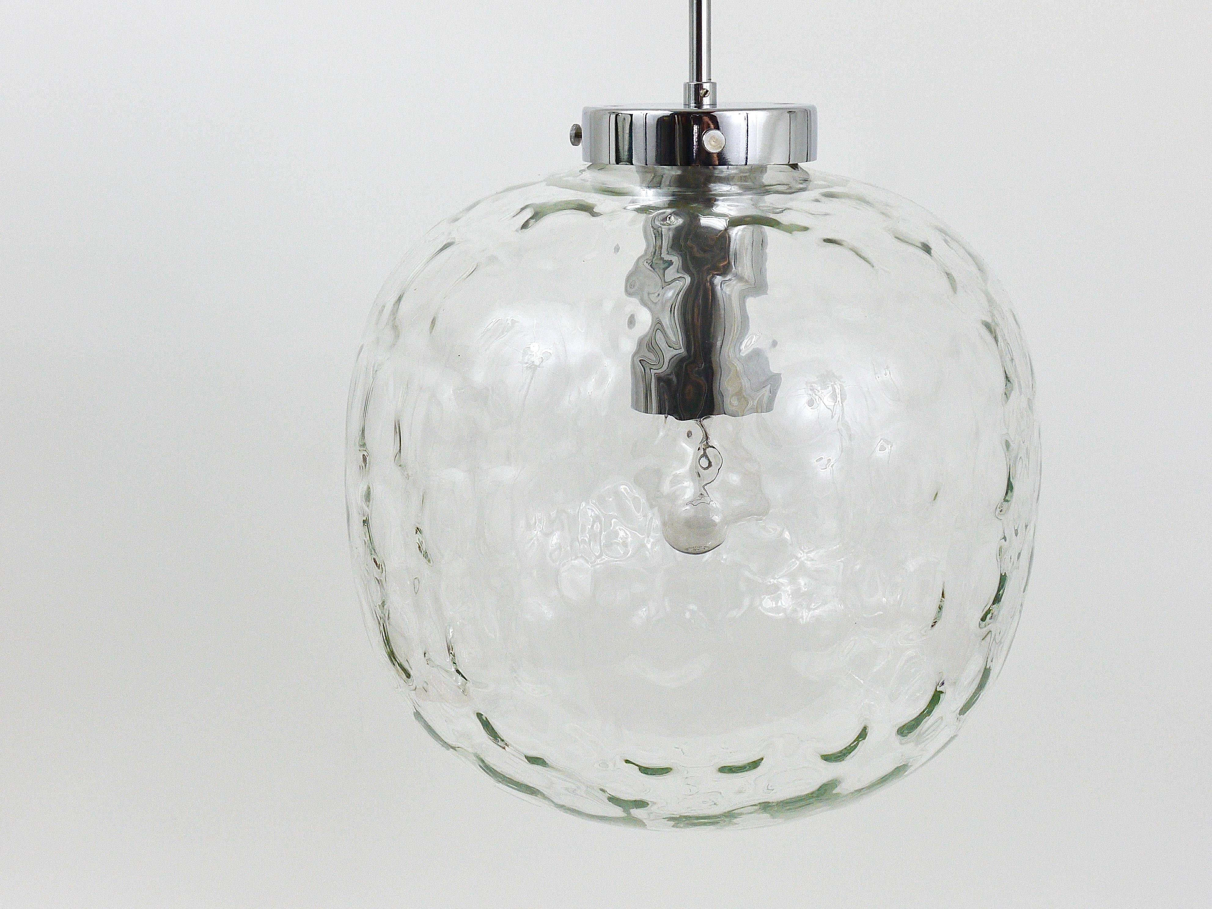 Grande lampe suspension globe en verre à bulles Limburg & chrome, Allemagne, années 1970