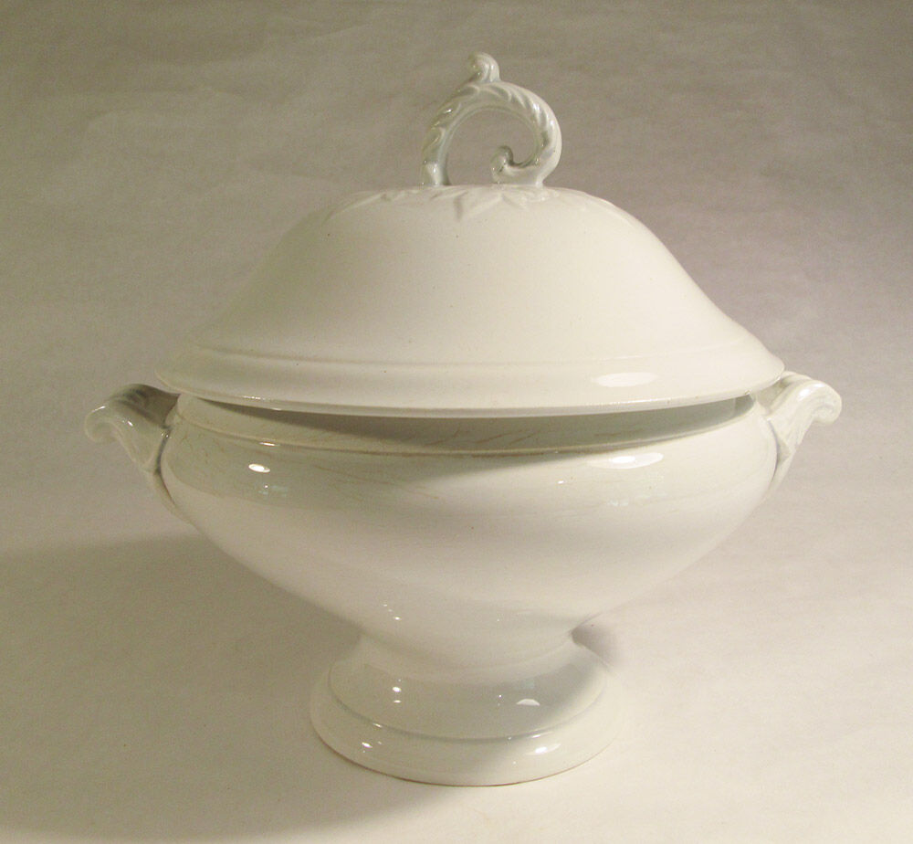 White soup pot Saint-Amand and Hamage