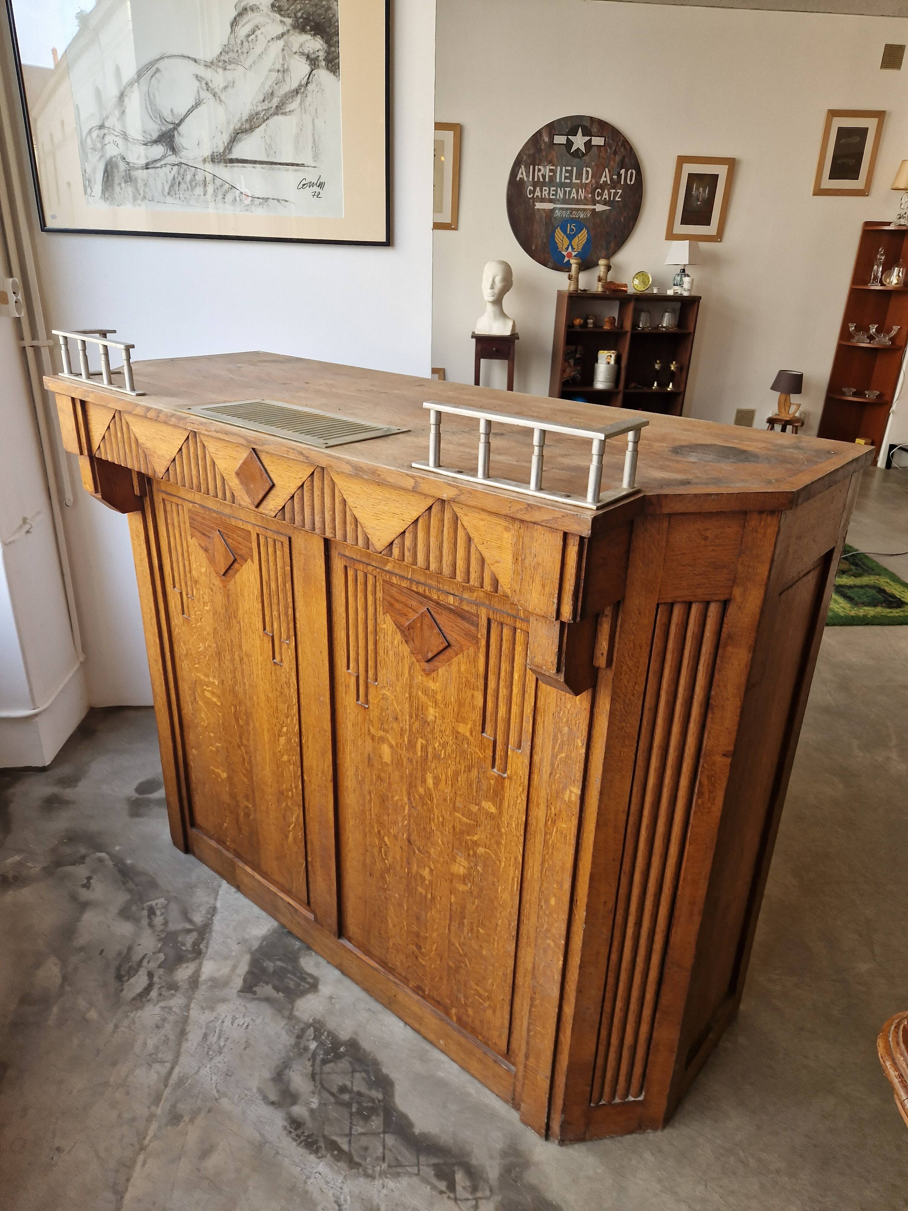 Art Deco trading counter
