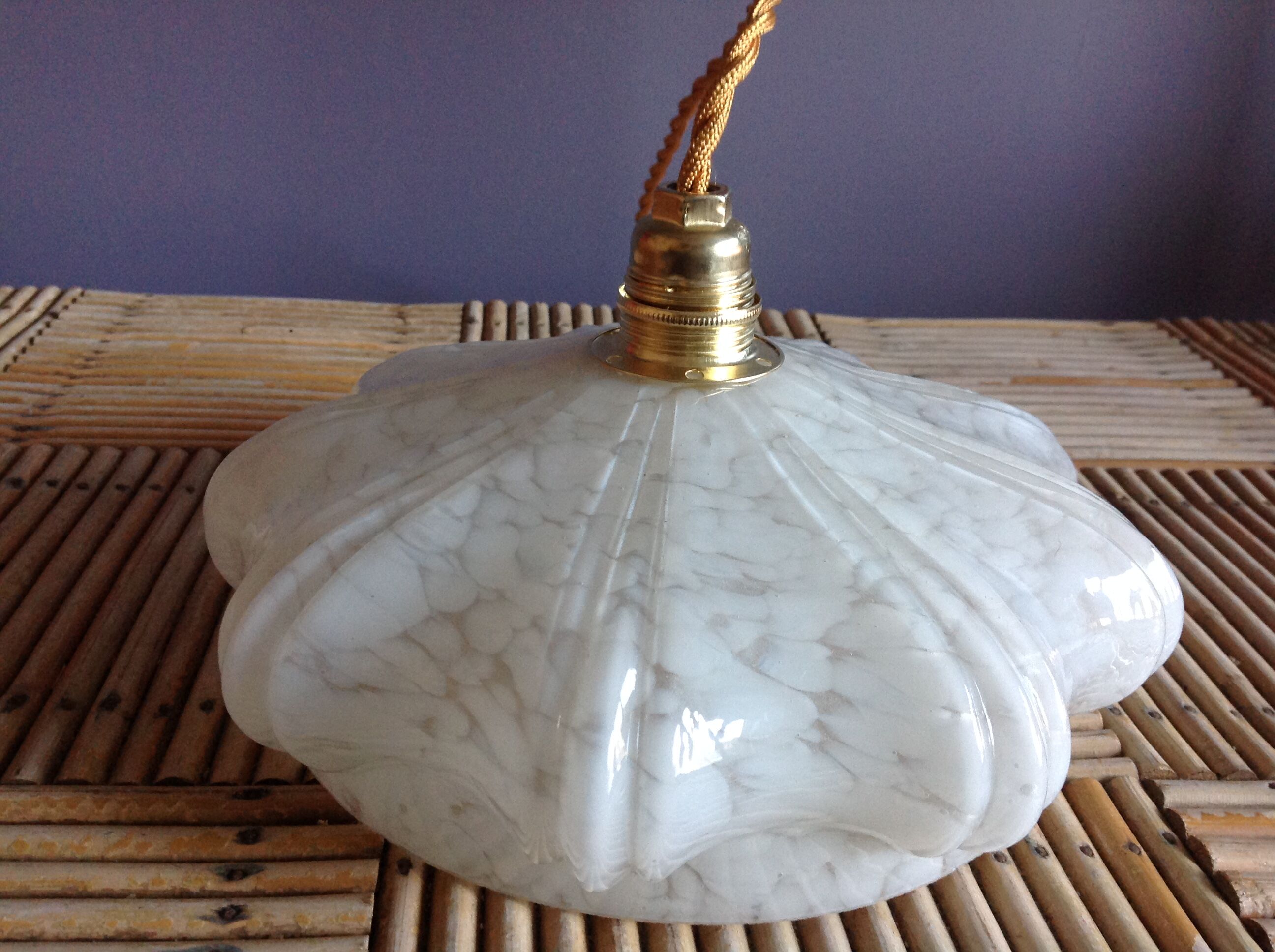 White opaline suspension