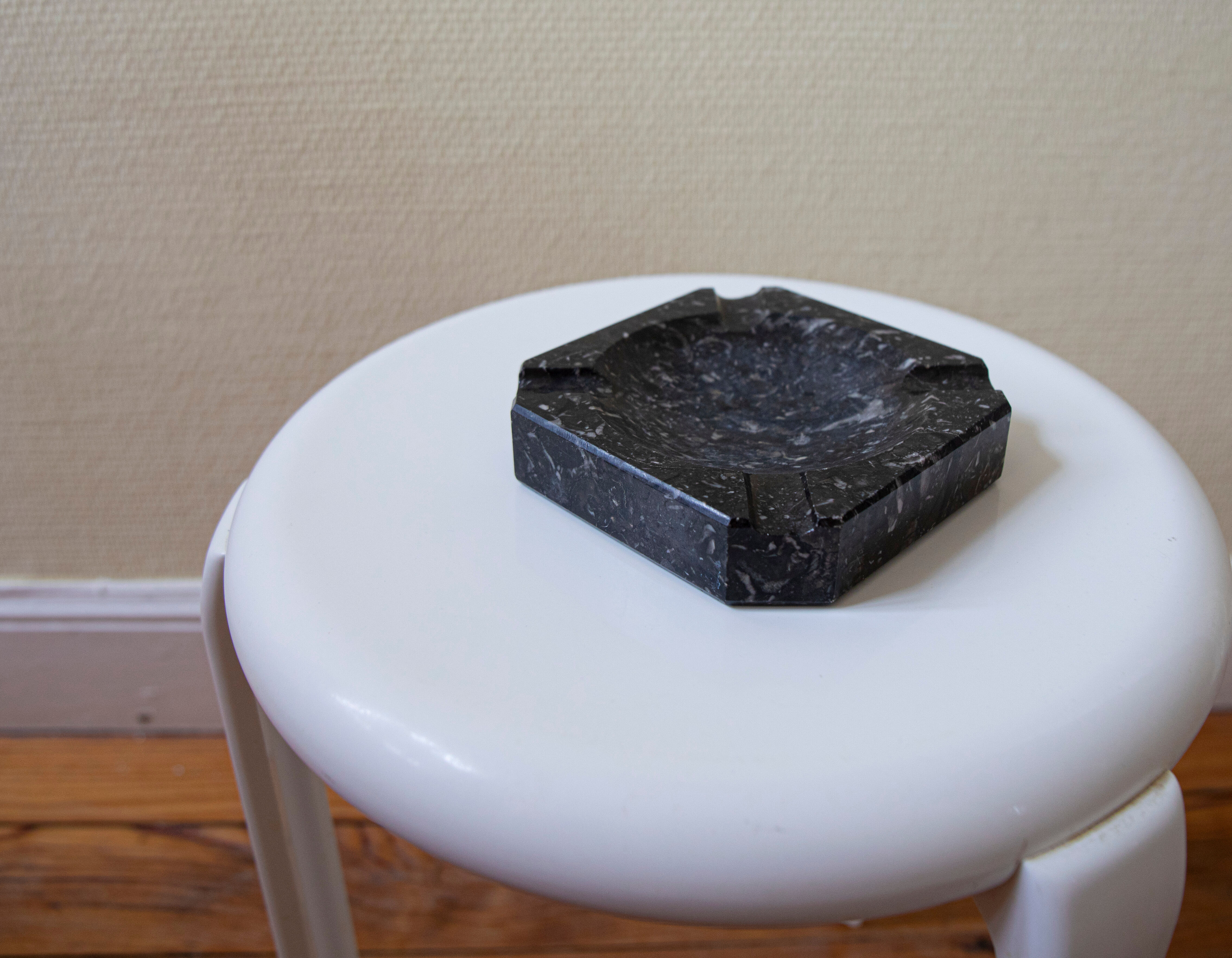 Ashtray/Black marble pocket drain