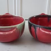 Duo of stoneware bowls with burgundy and blue ears 30s-40s