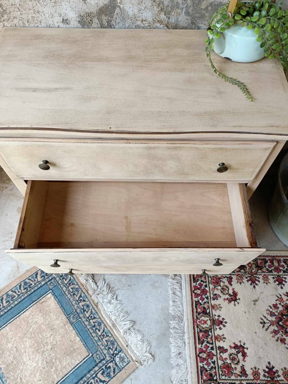 Wooden chest of drawers