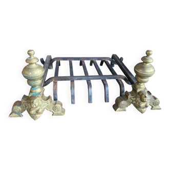 Pair of andirons and grates in cast iron and bronze with gilded grotesques, 17th century