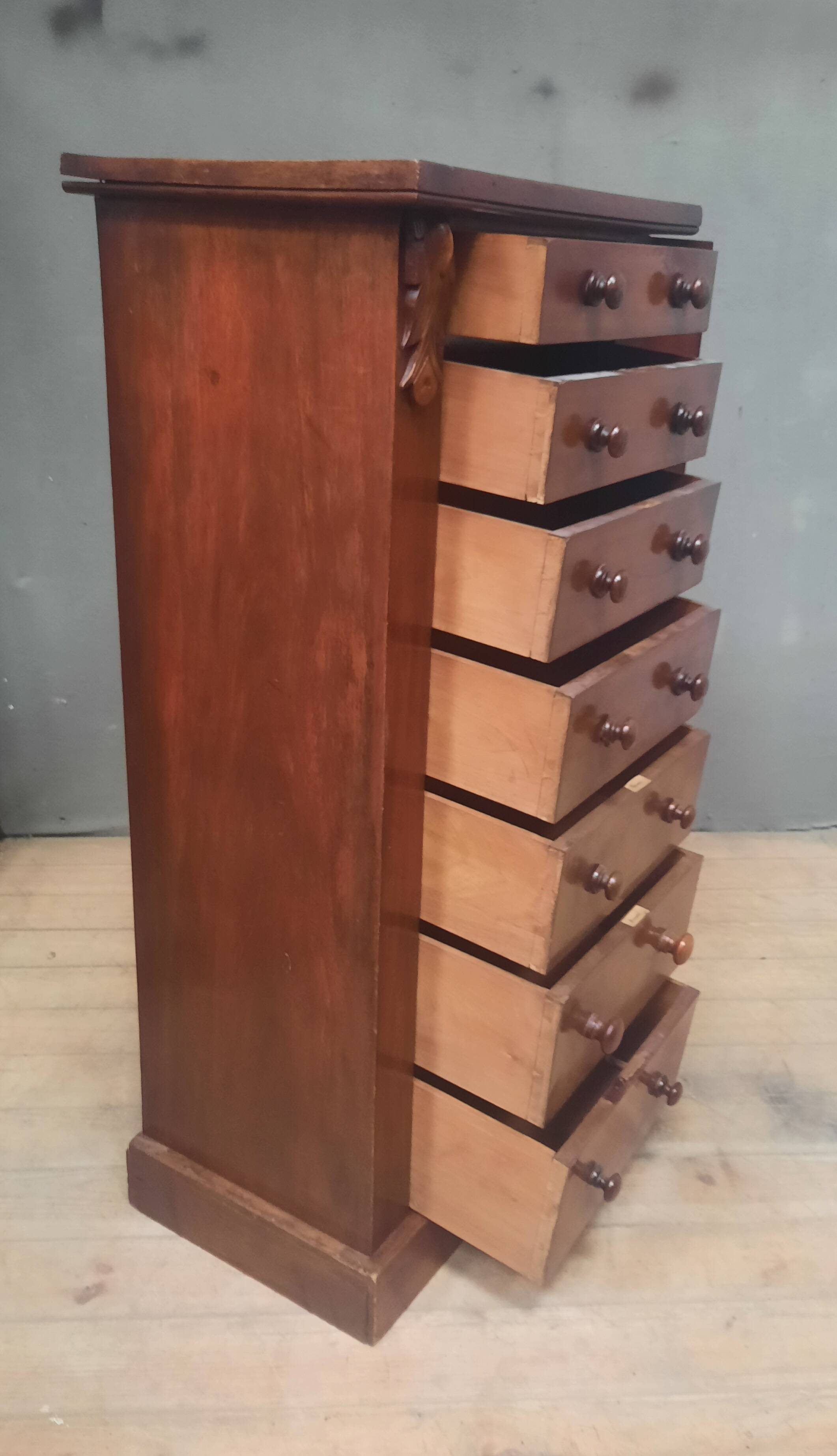 Mahogany veneer seminar