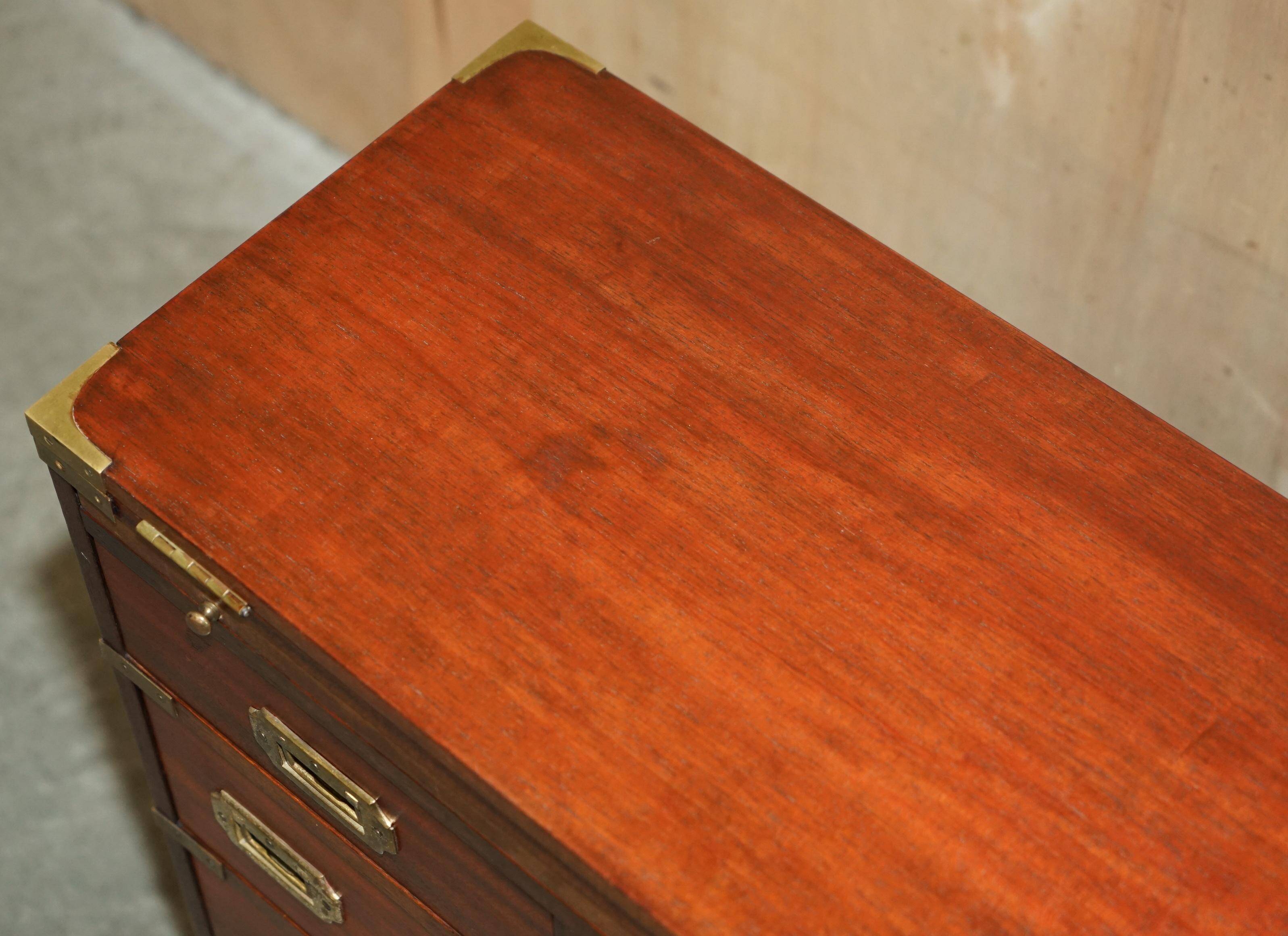 Commode militaire vintage avec plateau coulissant et dessus extensible