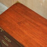 Commode militaire vintage avec plateau coulissant et dessus extensible