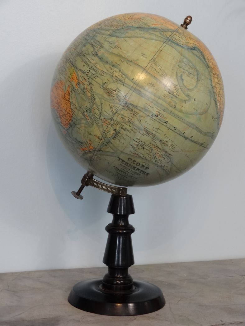 Globe terrestrial Forest late nineteenth / early twentieth wood base turned