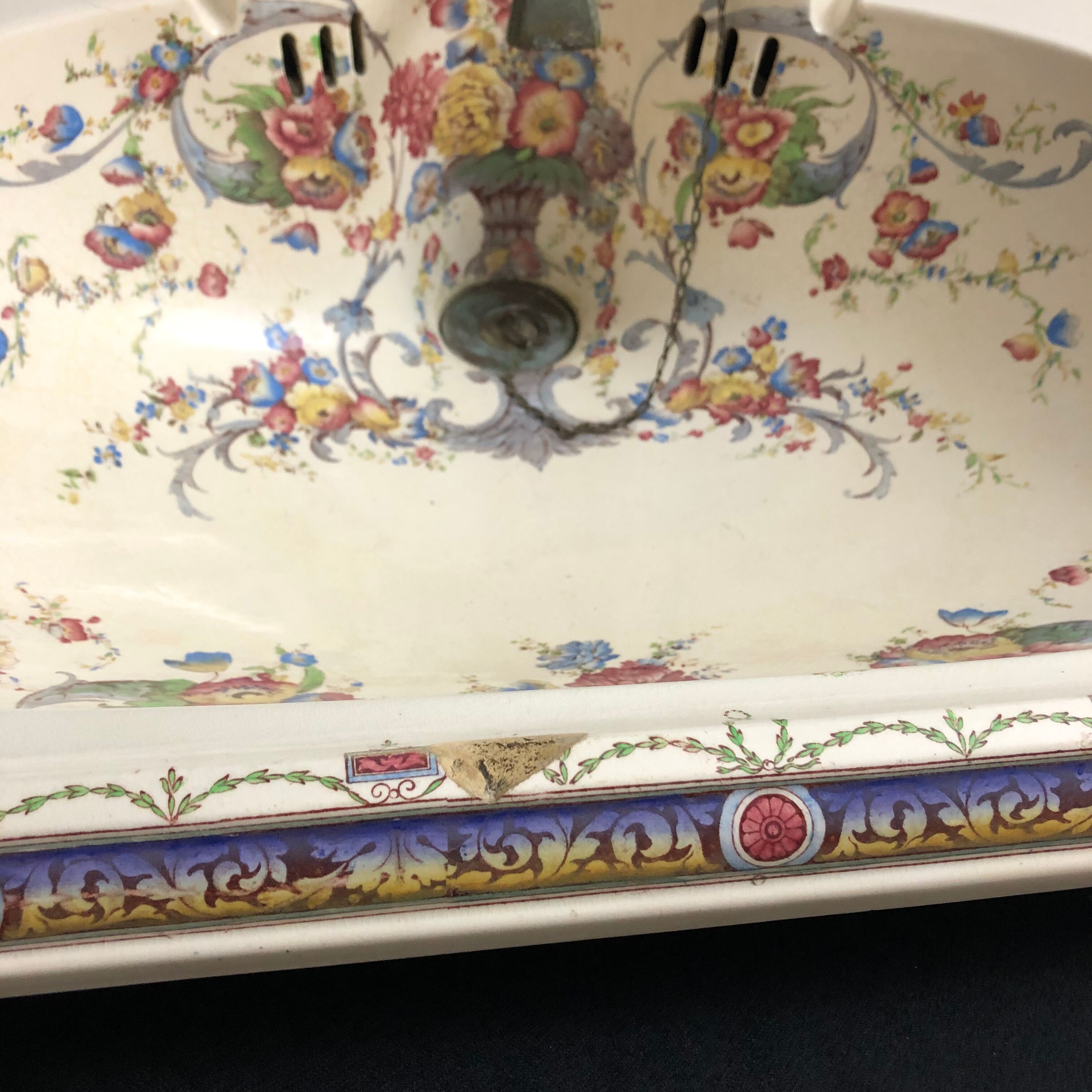 Ancient sink - English earthenware