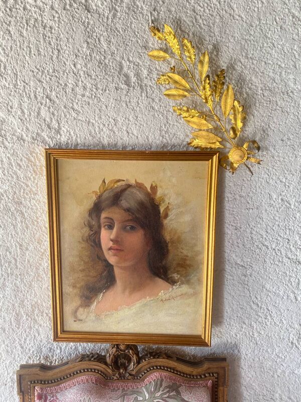 Portrait jeune femme à la couronne de laurier