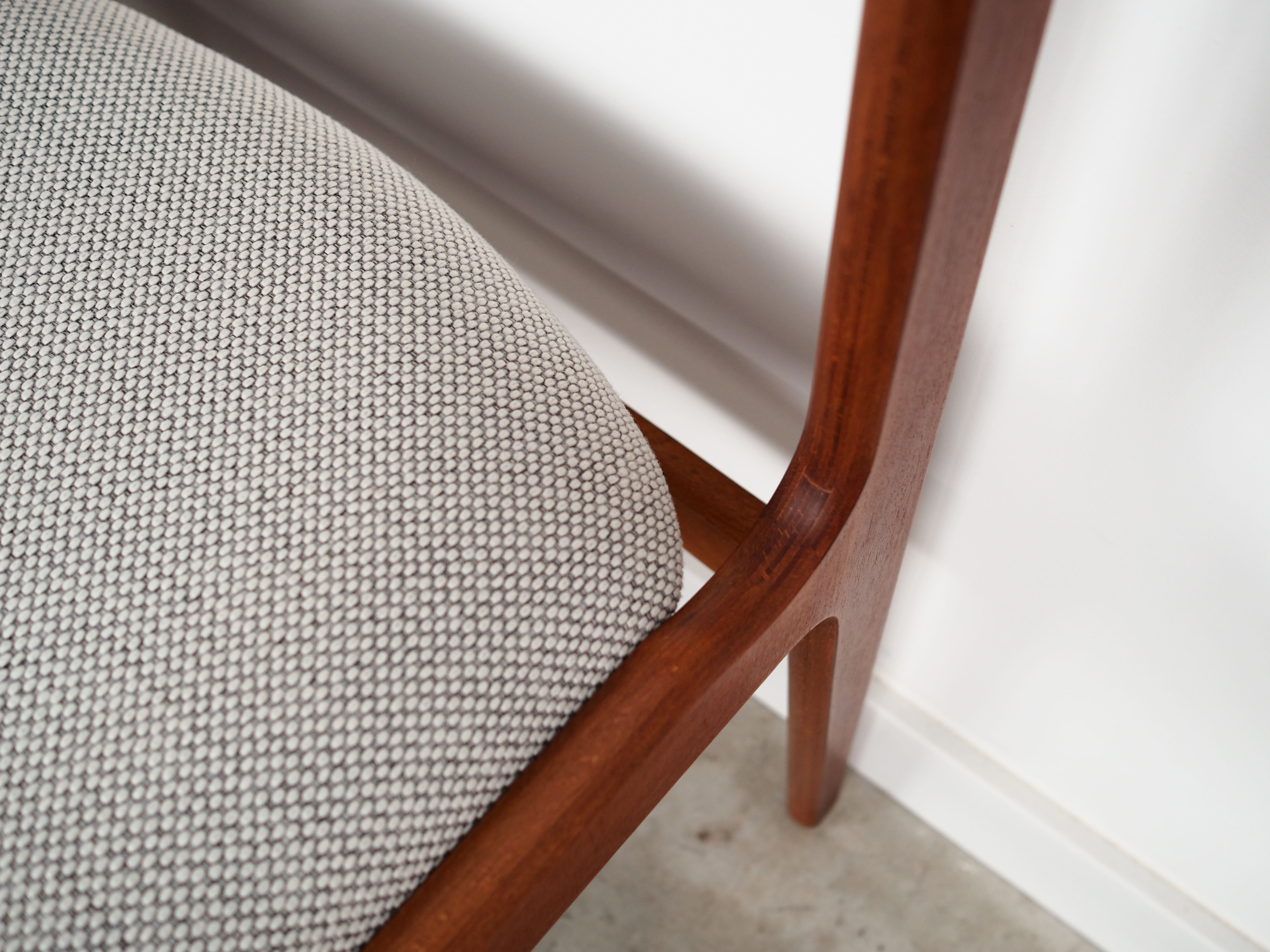 Ensemble de quatre chaises en teck, design danois, années 1970, production: Danemark