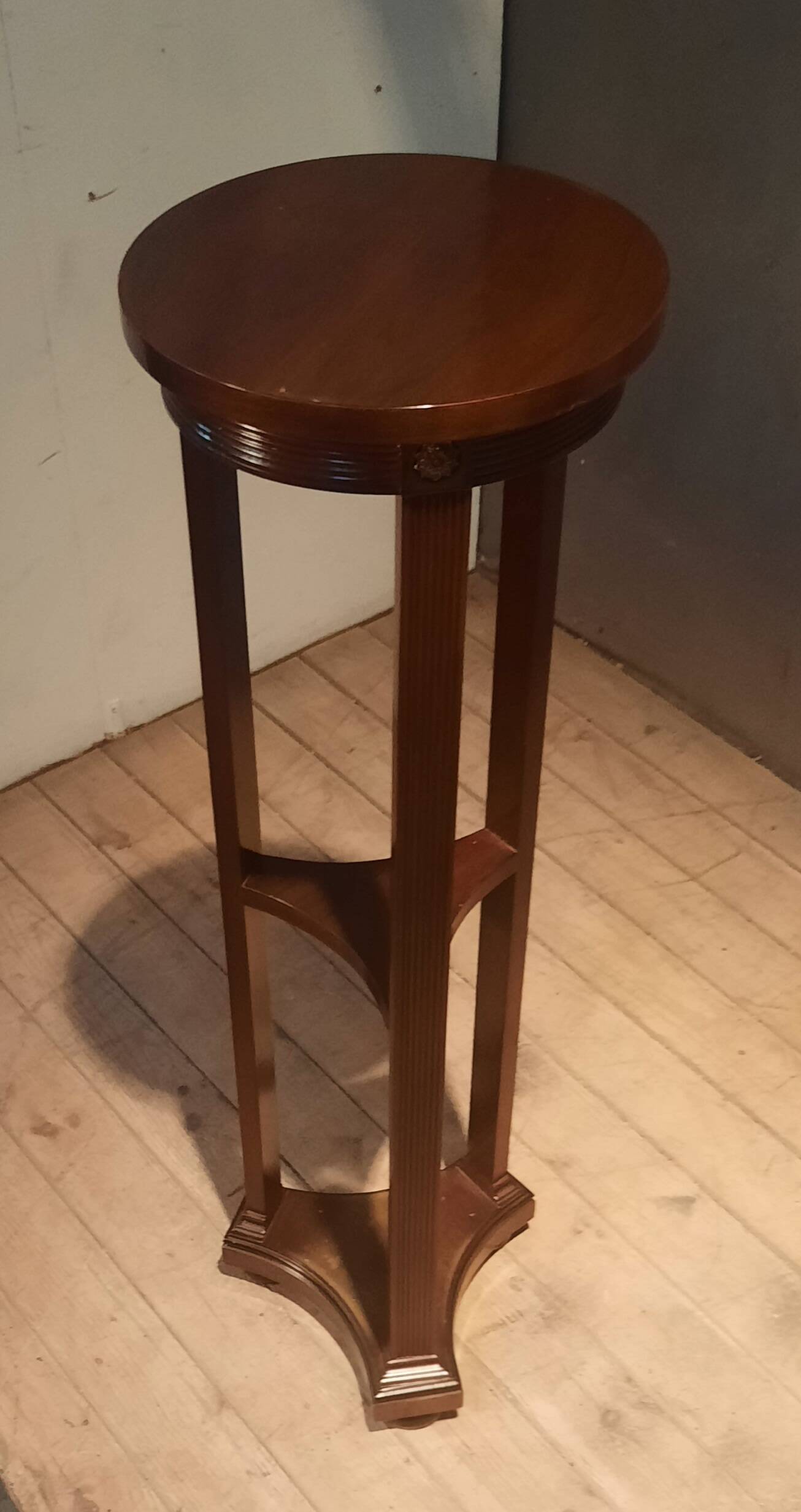 High circular stool