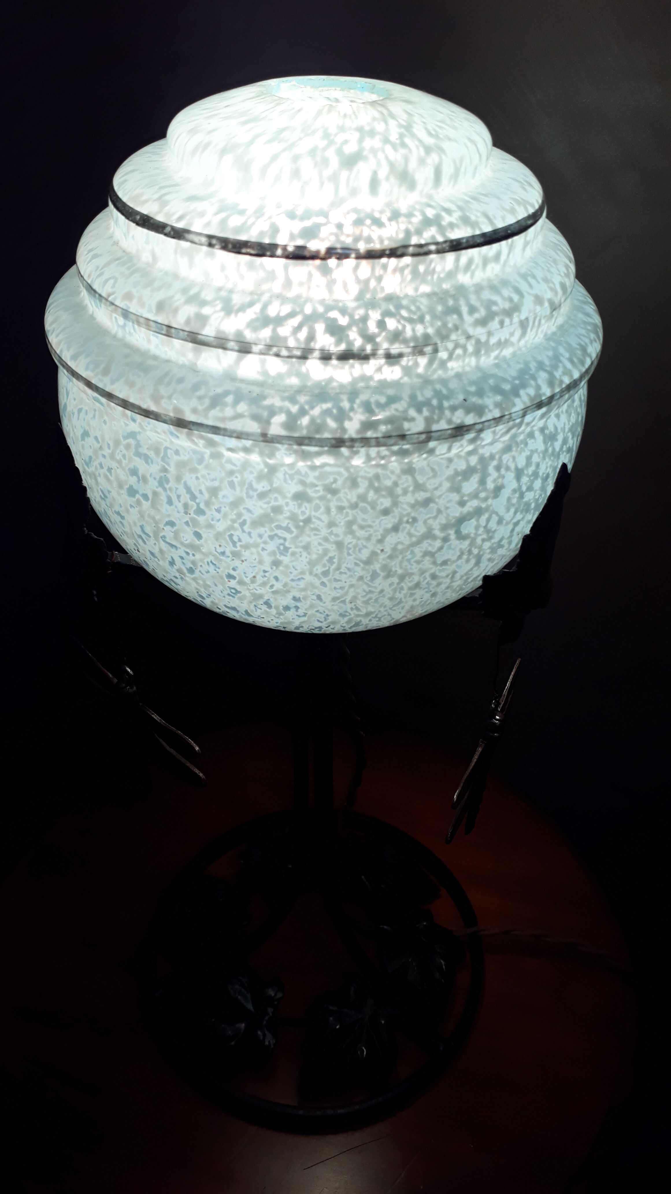 Wrought iron lamp with vine leaf pattern, 1920