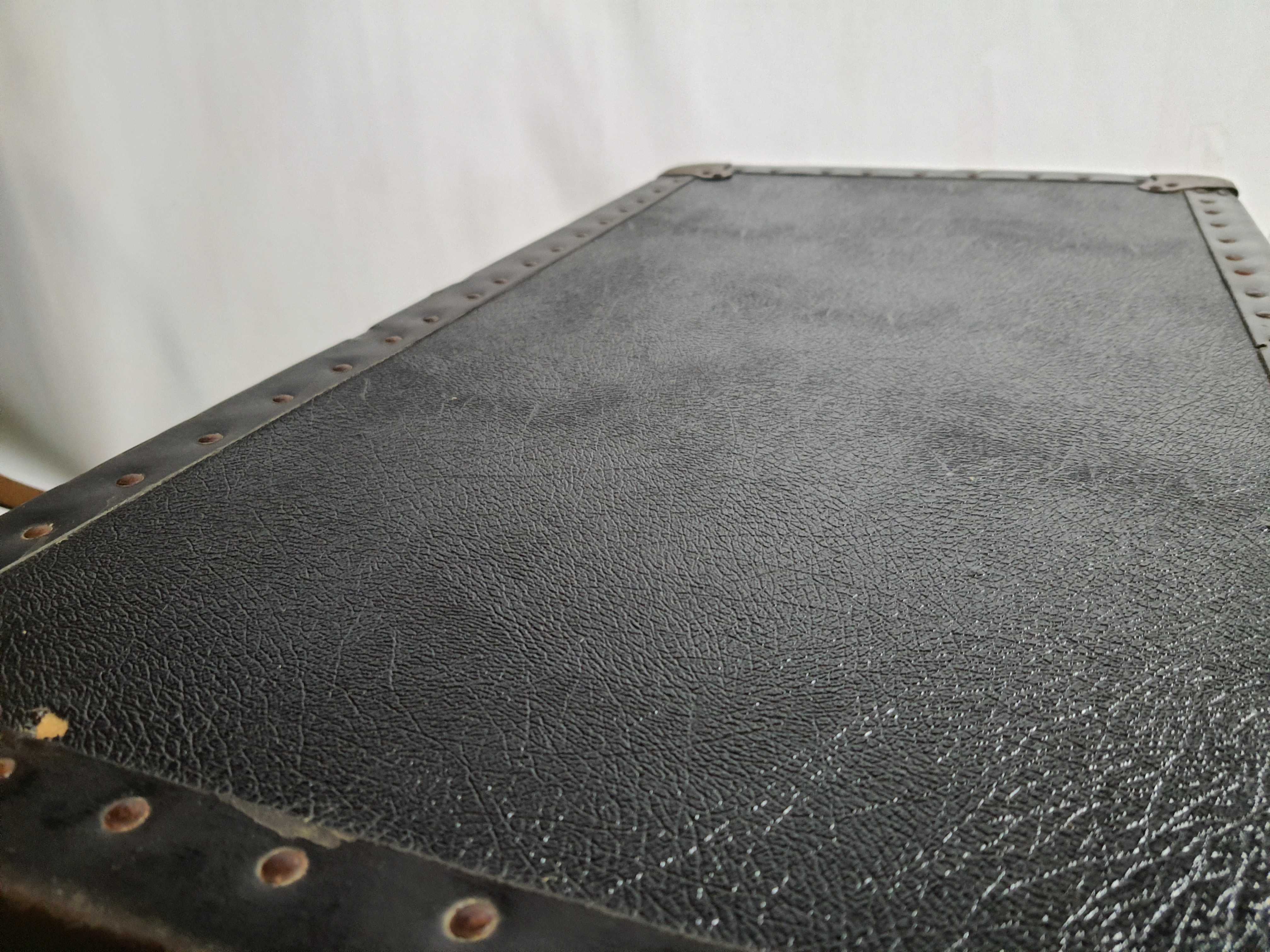 Old black black gold ironing