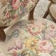 Fauteuil en bois doré à dossier médaillon de style louis xvi