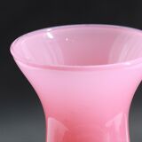 Vase en opaline rose