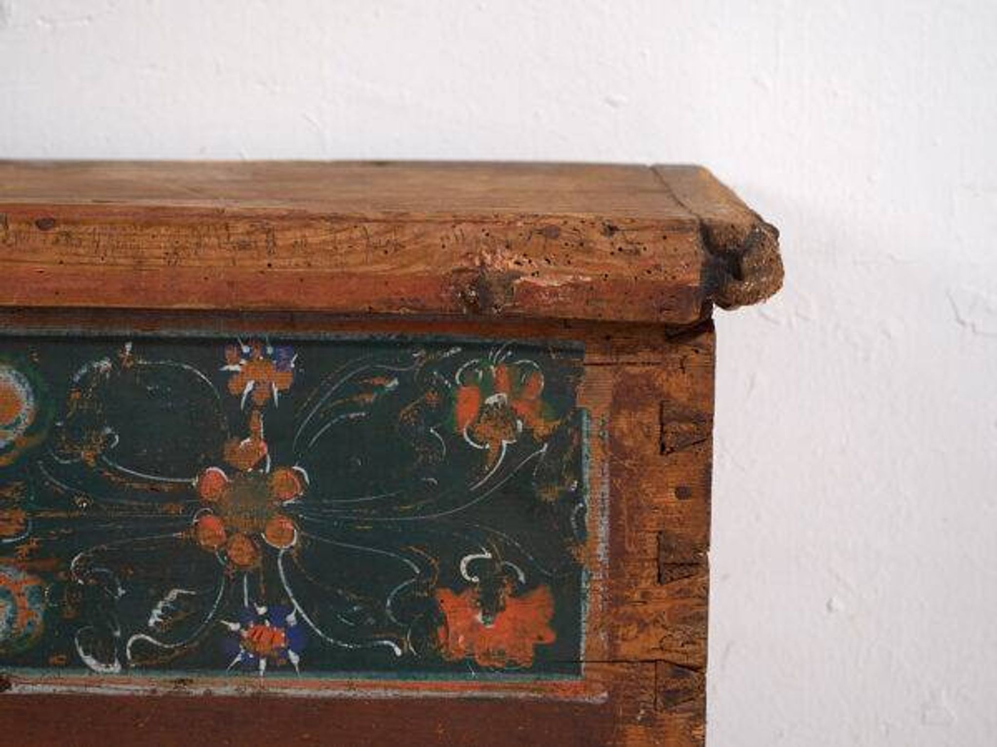 Antique storage trunk with floral decoration (circa 1895) #102