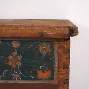Antique storage trunk with floral decoration (circa 1895) #102