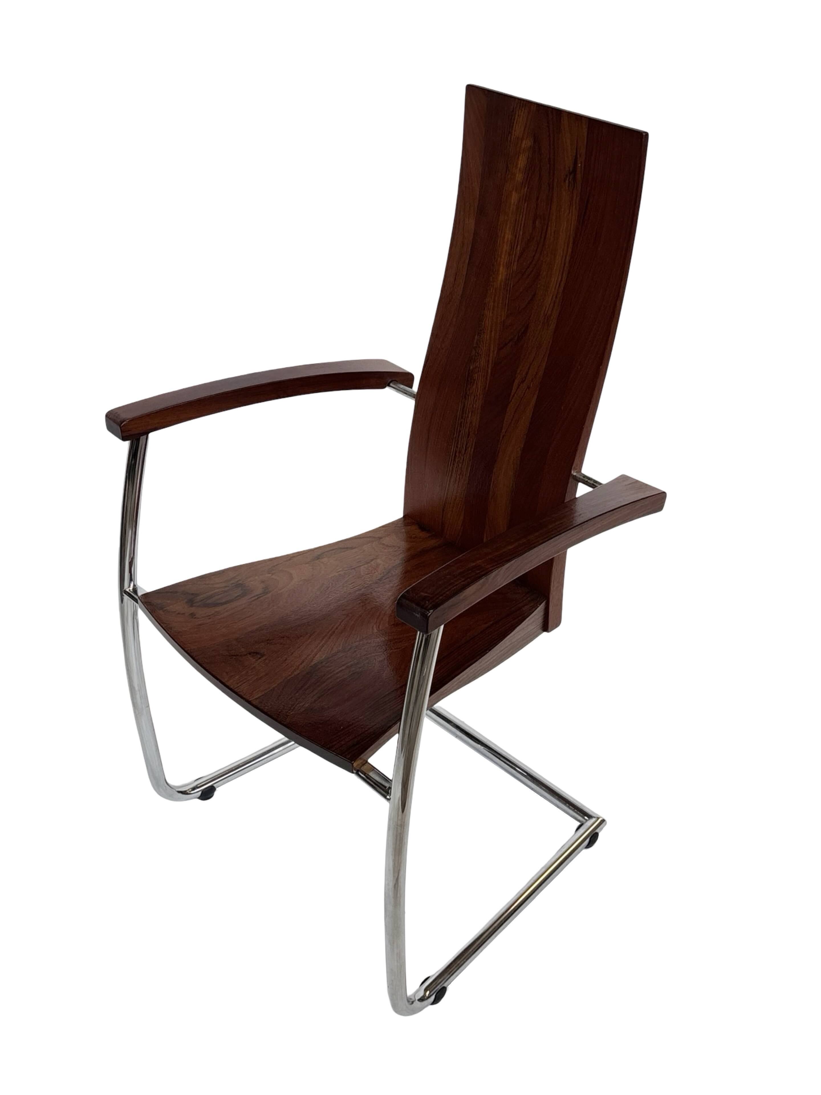 Ensemble vintage de quatre chaises design en hêtre massif chrome