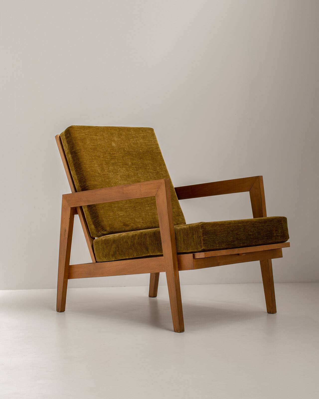Paire de fauteuils de reconstruction française, France 1960s