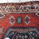 Tapis persan Hamadan antique des années 1920, médaillon tribal usé, 128 cm x 194 cm