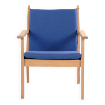 Hans J. Wegner – Lounge chair GE 284 – Getama – Oak & blue wool