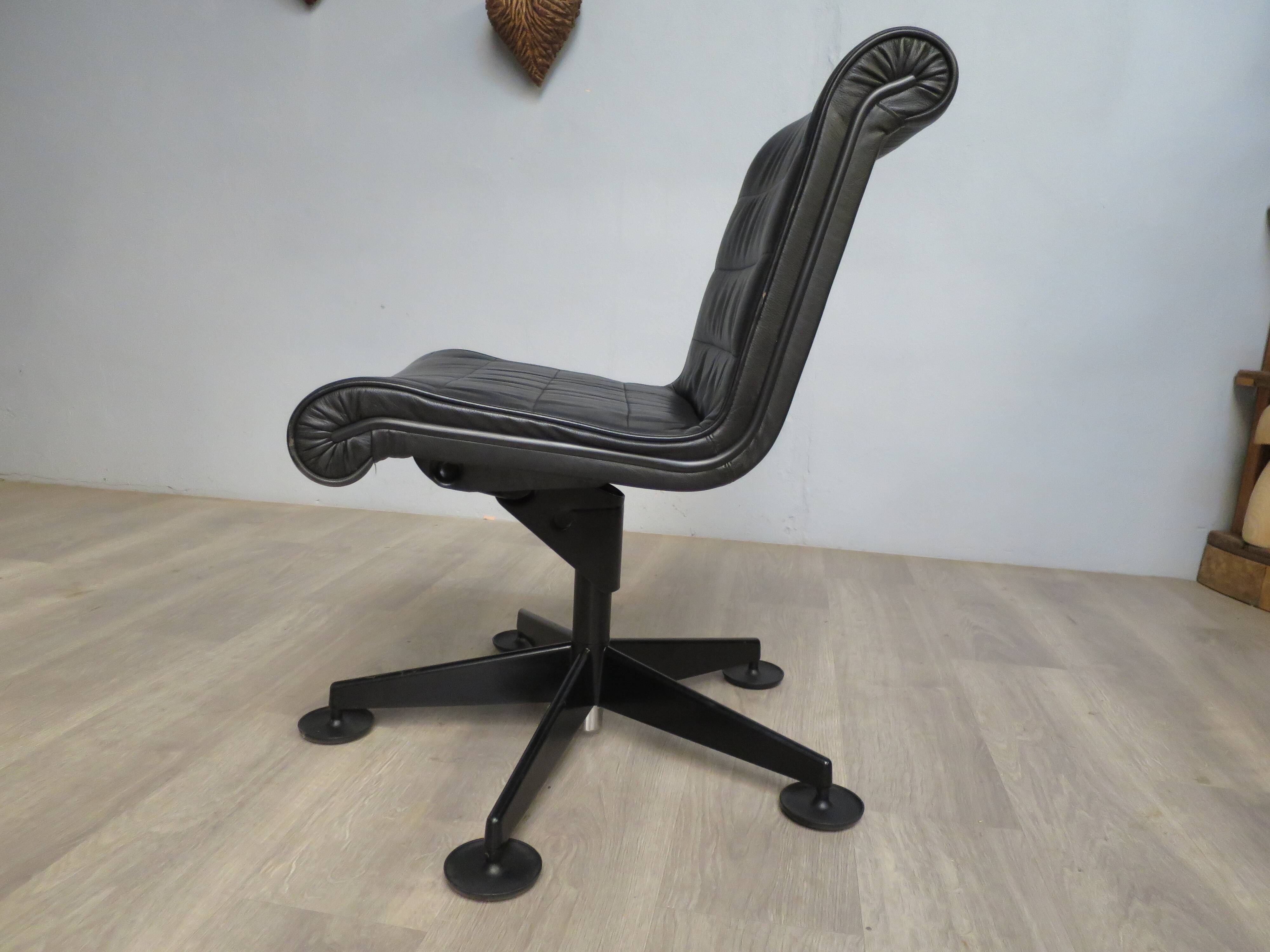 Fauteuil Sapper édité par Knoll