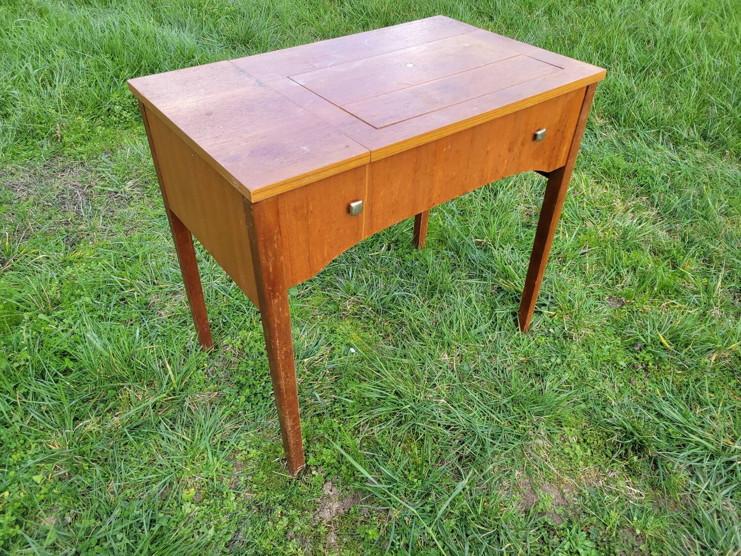 Scandinavian table