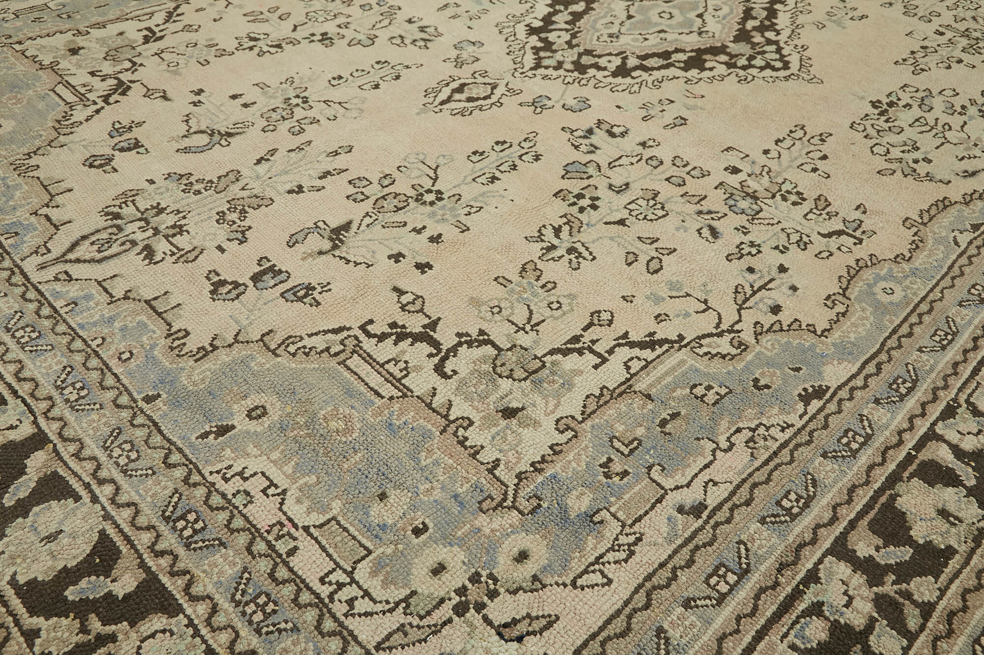Hand-knotted persian vintage 1970s 246 cm x 346 cm beige wool carpet