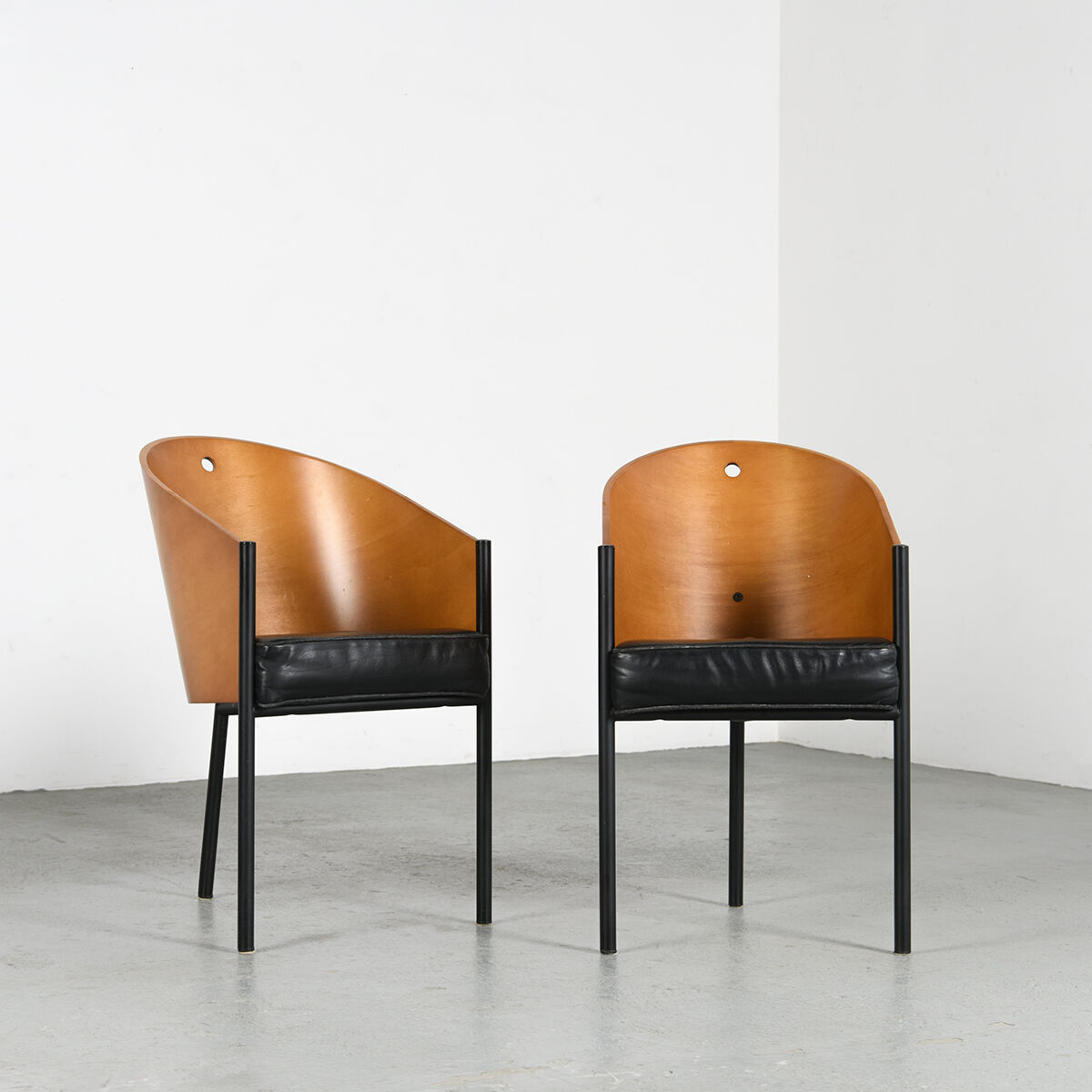 Paire de fauteuils Costes par Philippe Starck