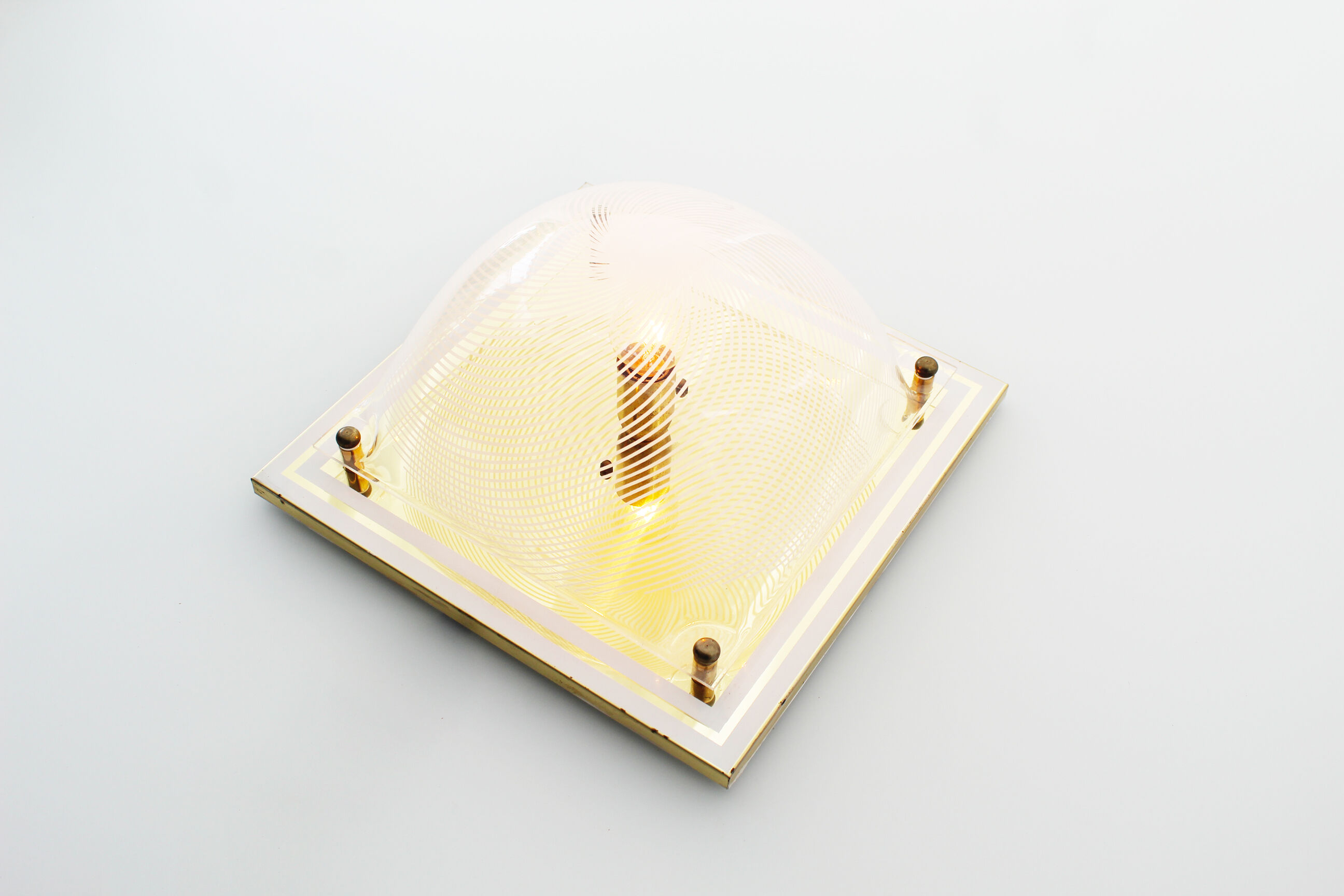 Lampe de montage encastré vintage en laiton et lucite Allemagne des années 1970