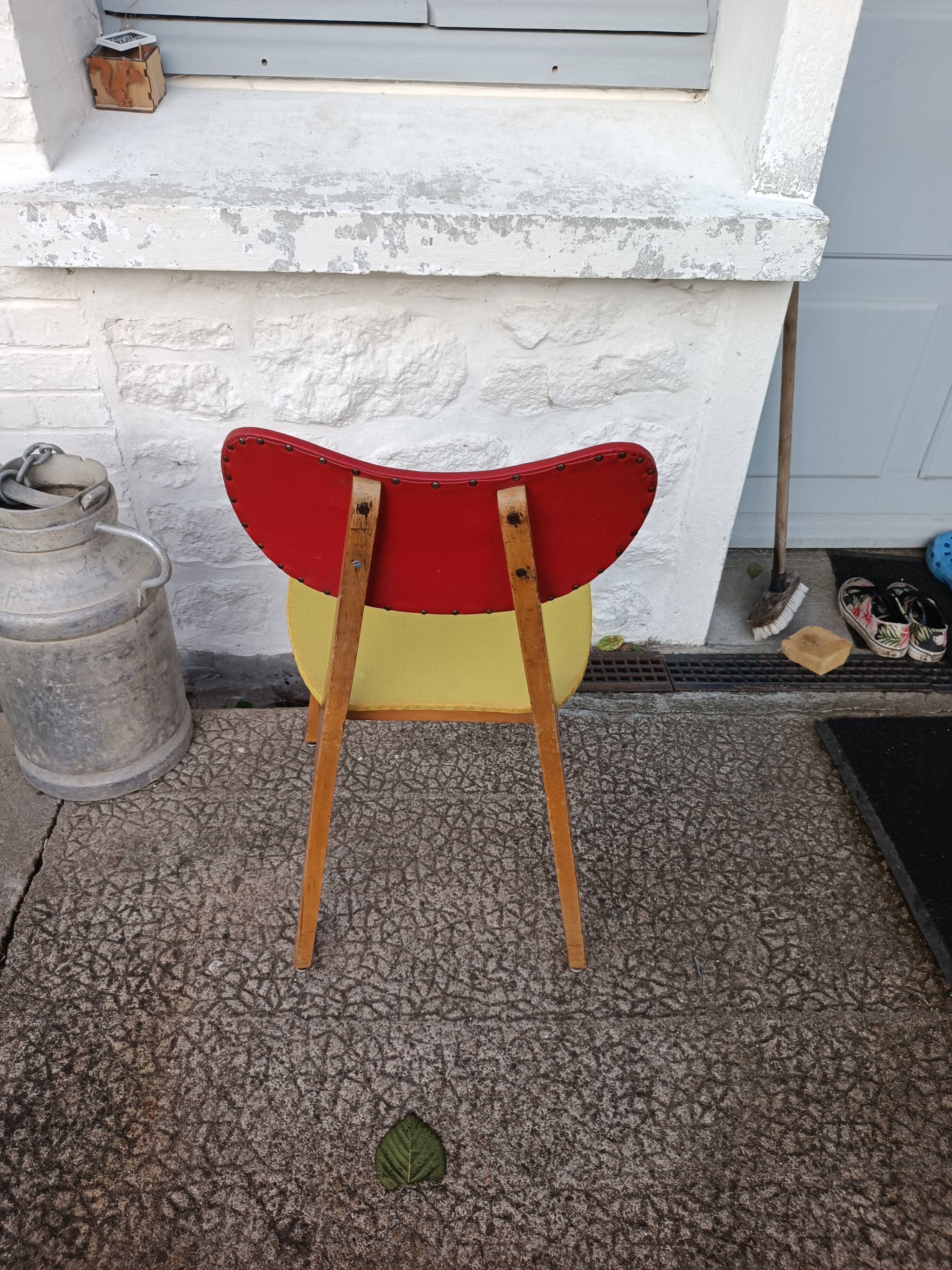 Set of 6 compass leg chairs – colored seats