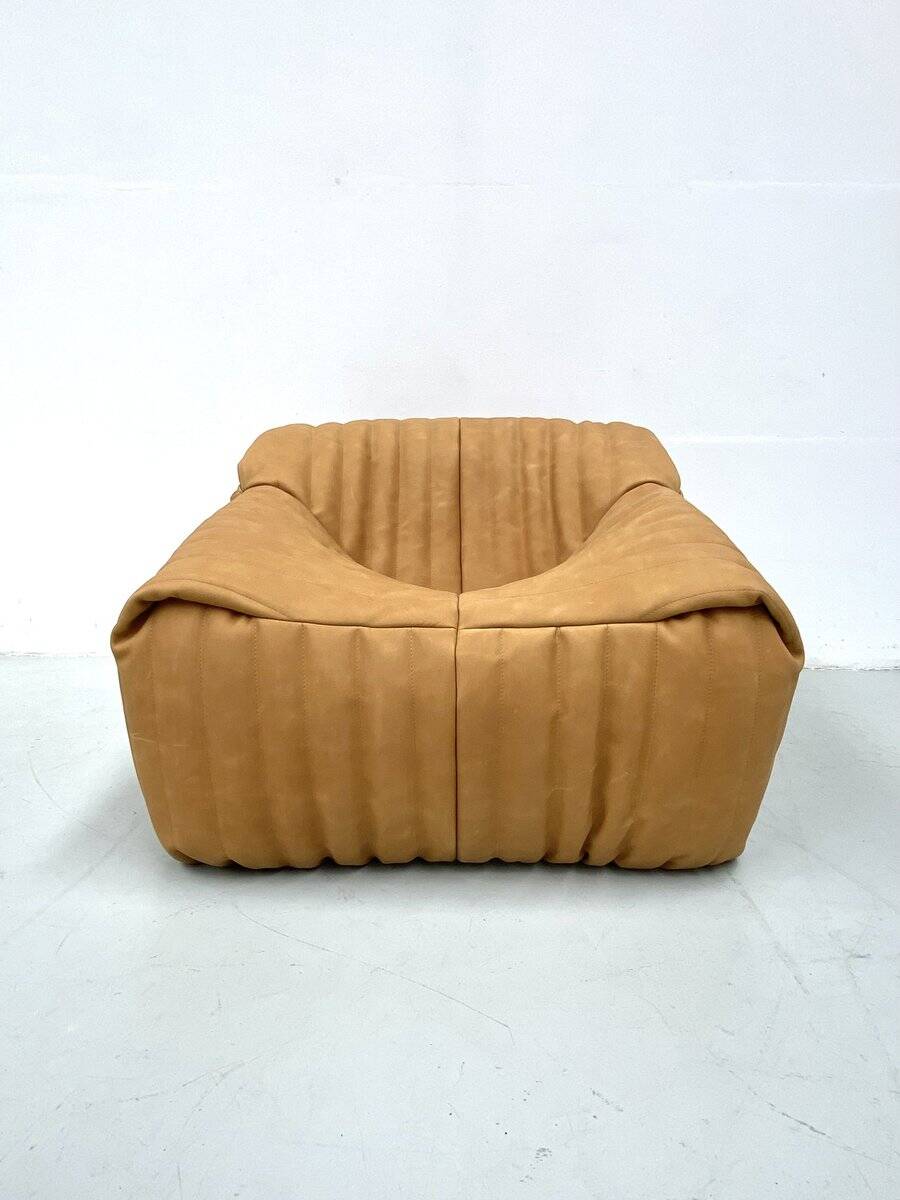 Sandra chair in camel leather by Annie Hiéronimus for Cinna/Ligne Roset.