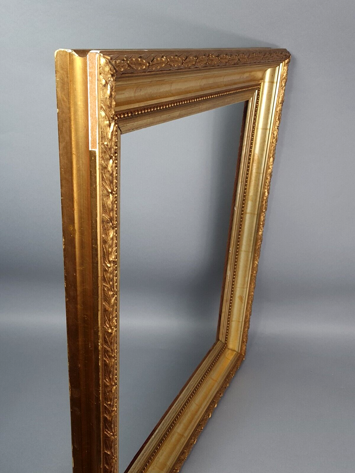 Frame nineteenth century wood stucco gilding gold leaf 70x62 cm, foliage 54x46 cm SB