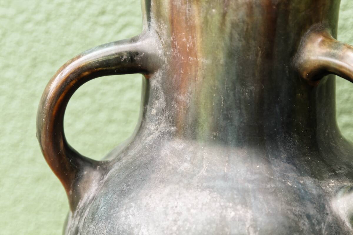 Beauvais sandstone vase